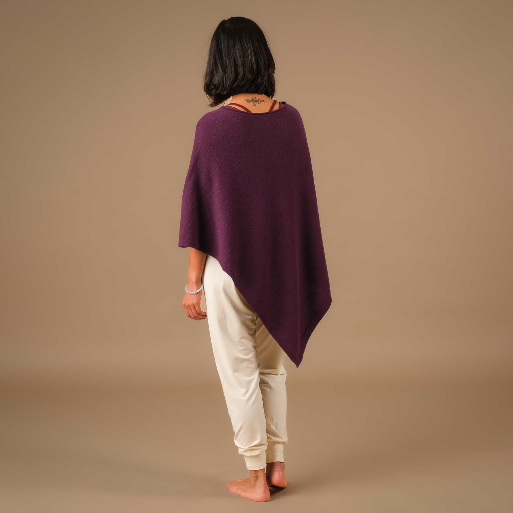 Nachhaltiger Kaschmir Poncho aubergine
