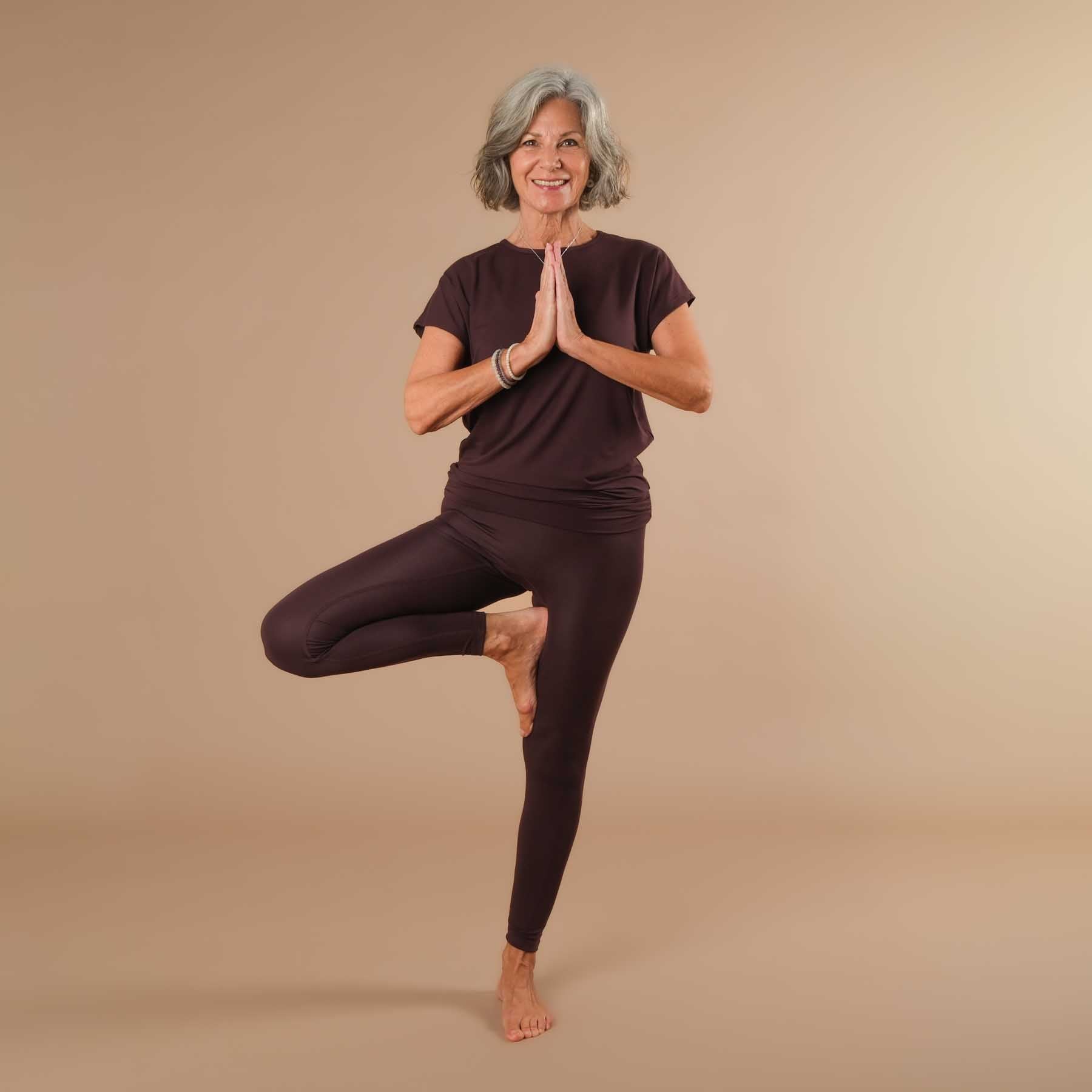 Yoga Shirt Comfy kurzarm nachhaltig in der Schweiz hergestellt aubergine
