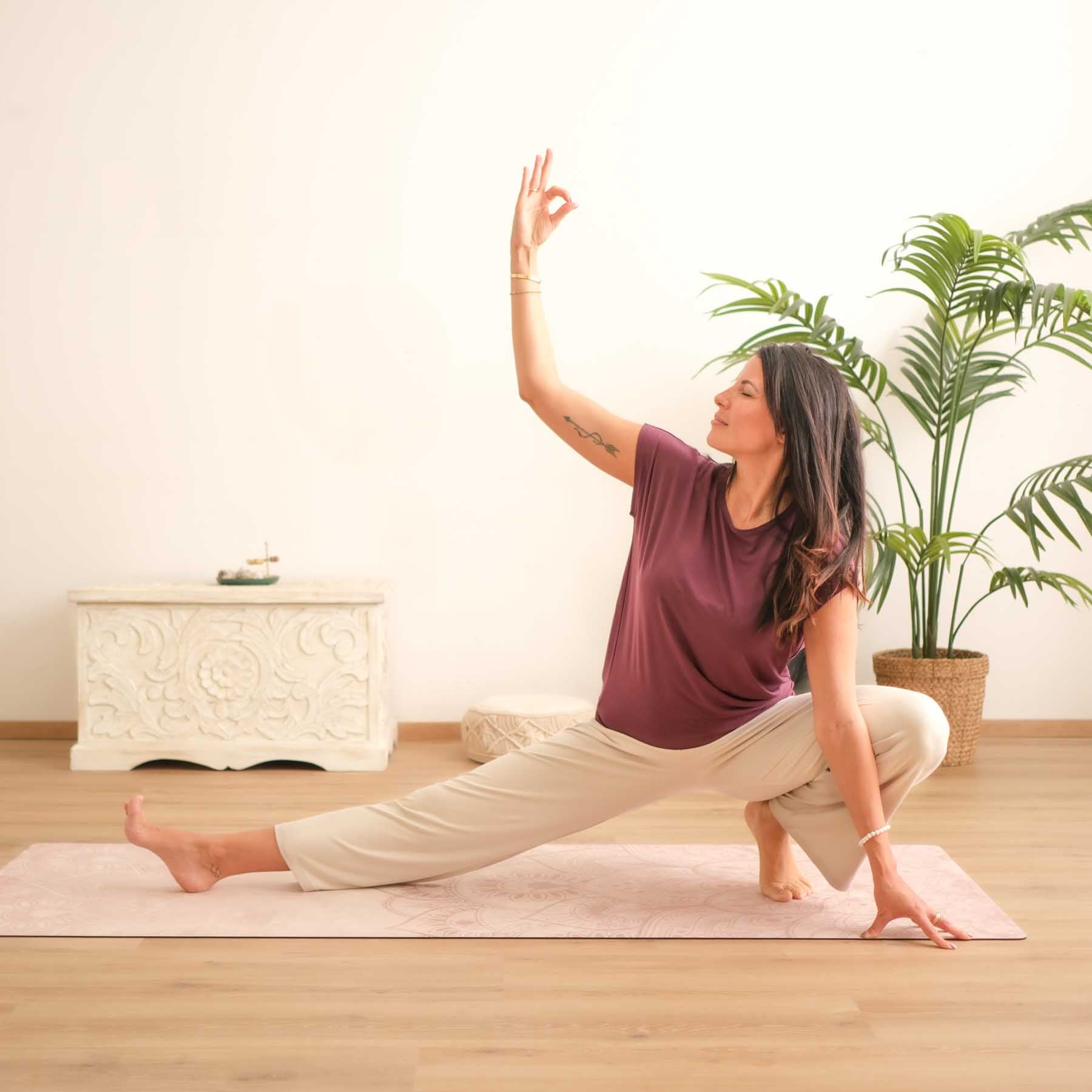 Yoga Shirt Comfy kurzarm nachhaltig in der Schweiz hergestellt berry