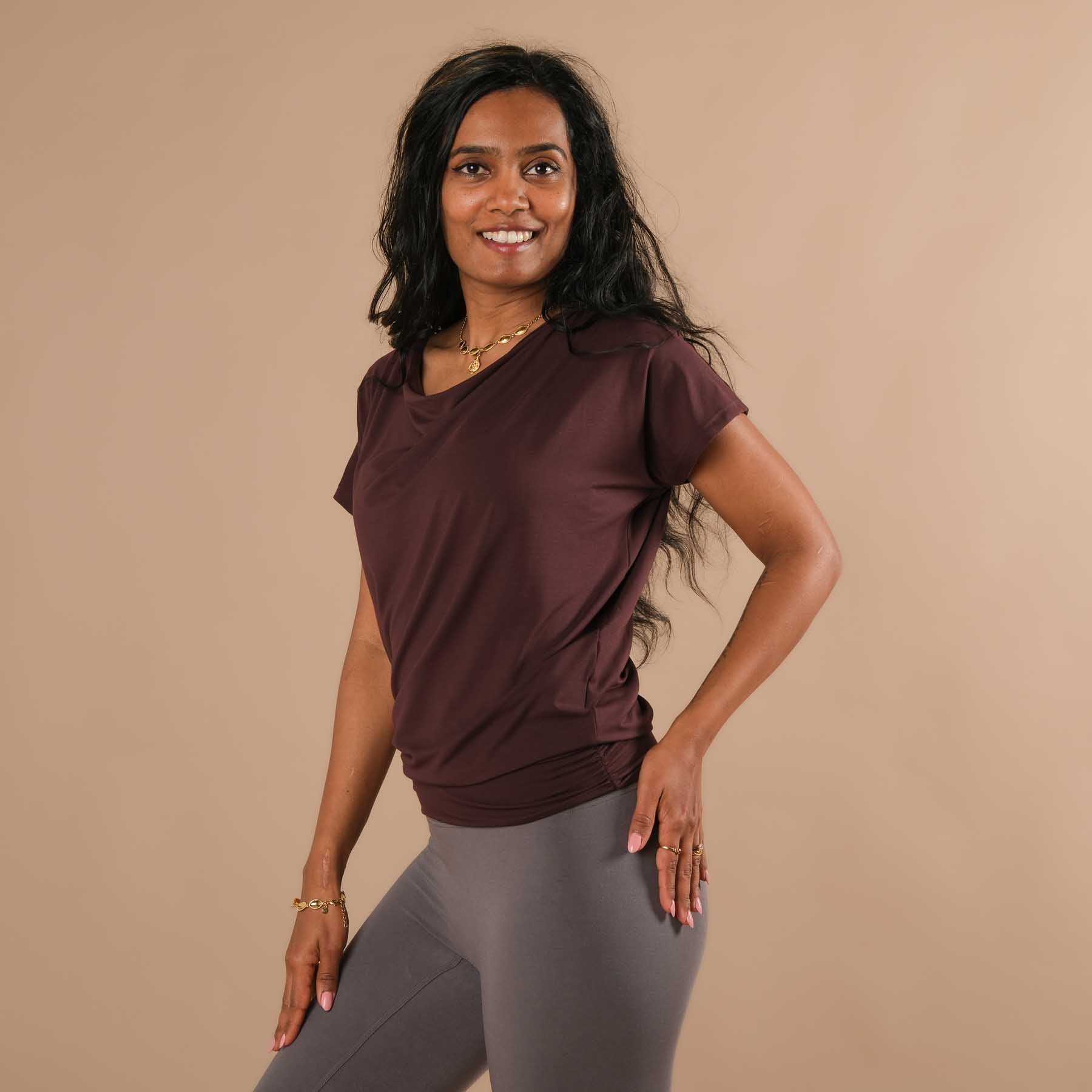 Yoga Wasserfallshirt aubergine, nachhaltiger Stoff, super bequem, in der Schweiz genäht