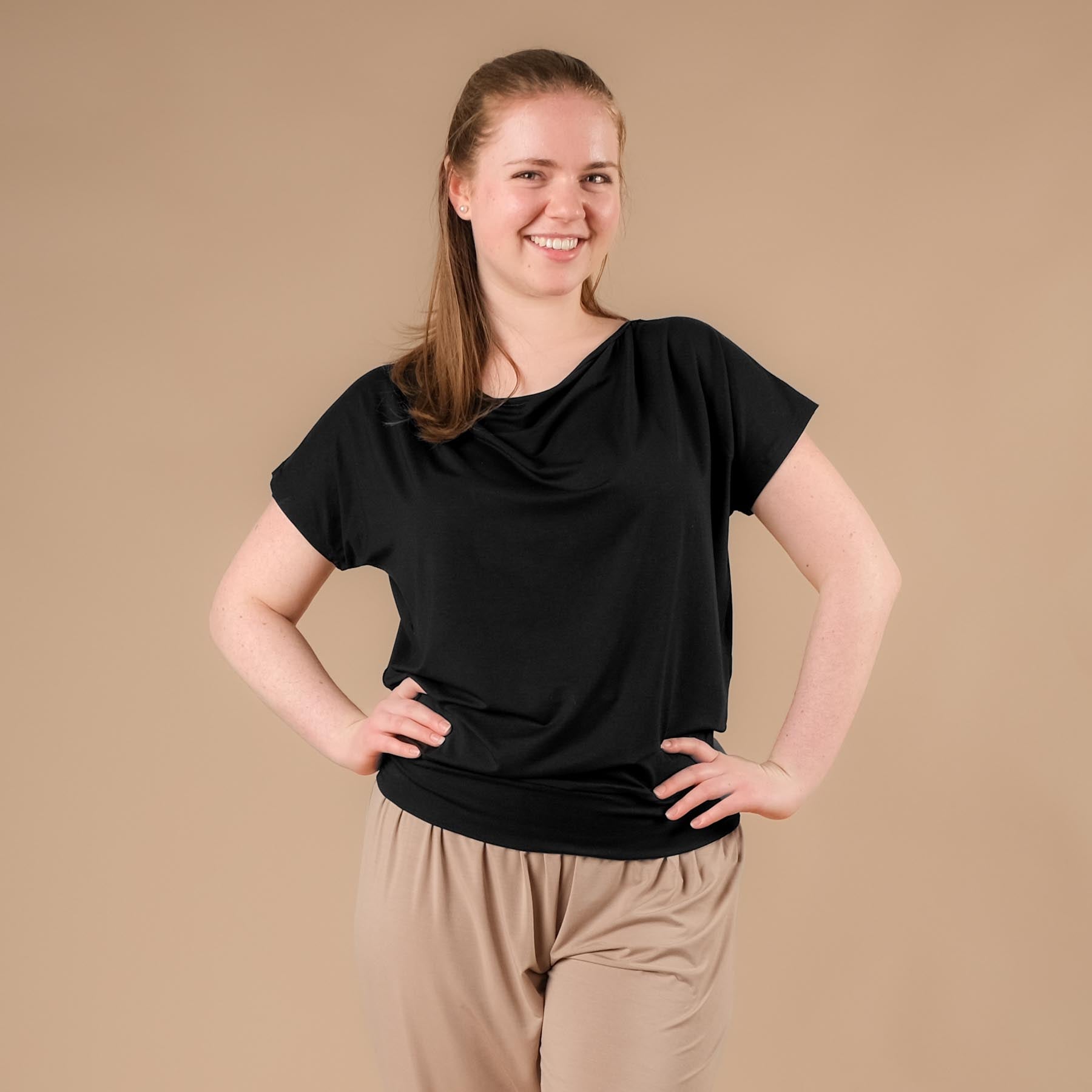 Yoga Wasserfallshirt schwarz, nachhaltiger Stoff, super bequem, in der Schweiz genäht