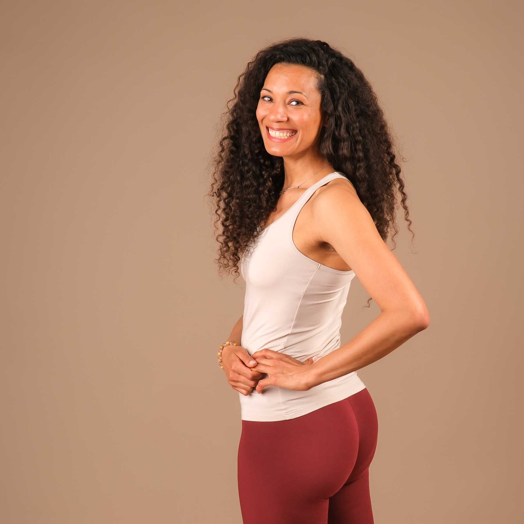 Nachhaltiges Yoga Tank Top Comfy gerafft schwarz made in Switzerland sand