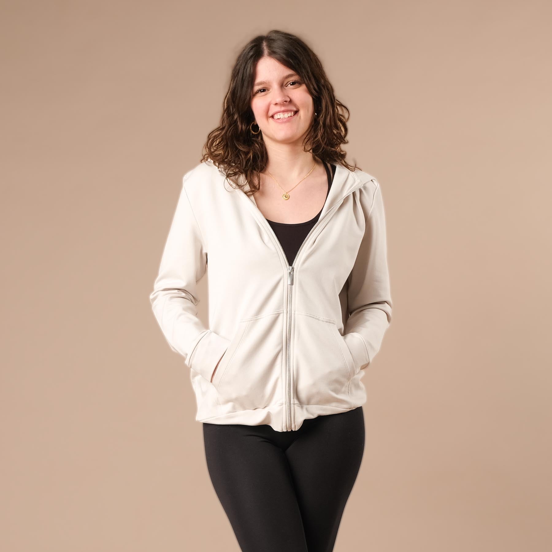 Felpa con cappuccio e zip unisex, realizzata in modo sostenibile in cotone e modal color ecru