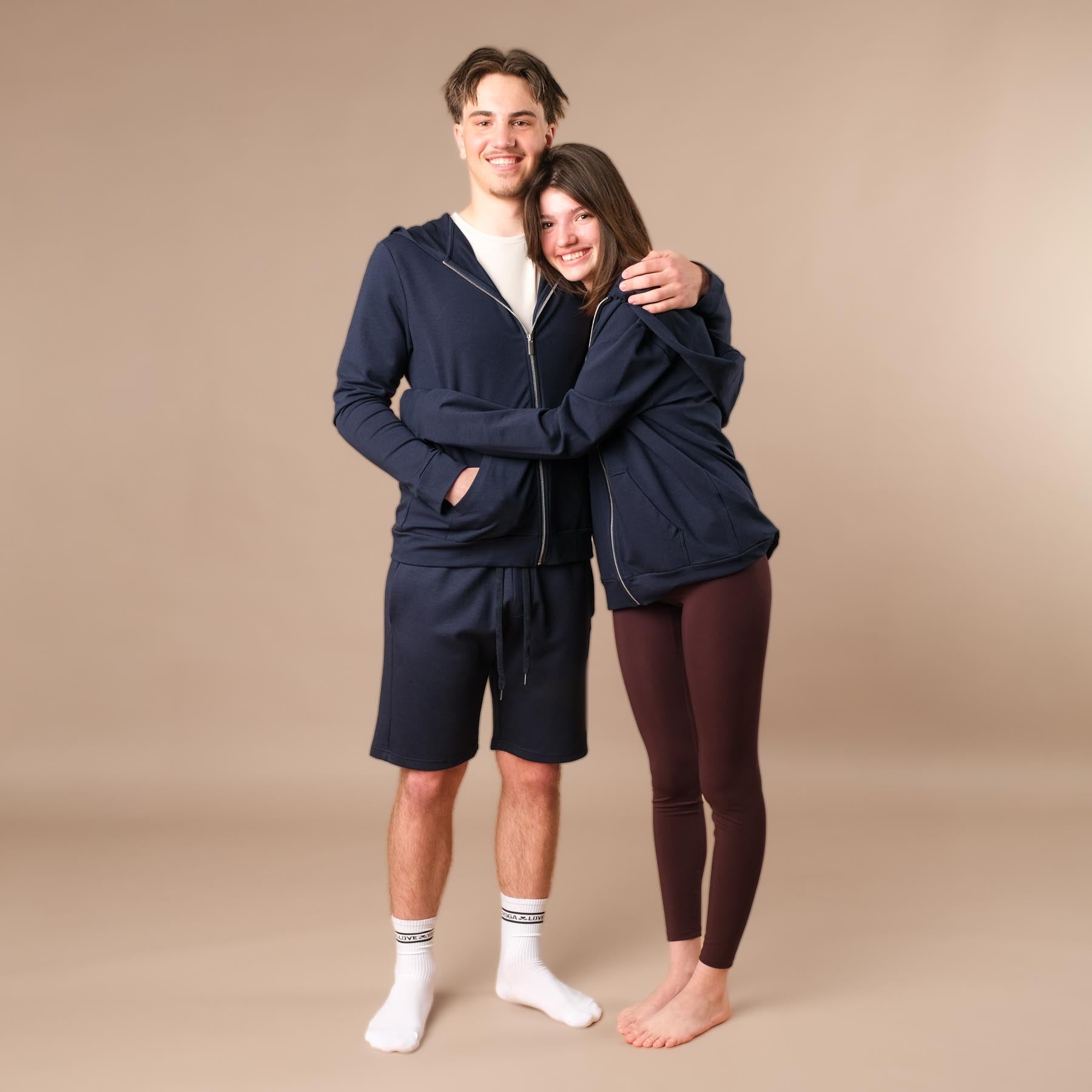 Felpa con cappuccio e zip unisex, realizzata in cotone e modal sostenibili, blu navy