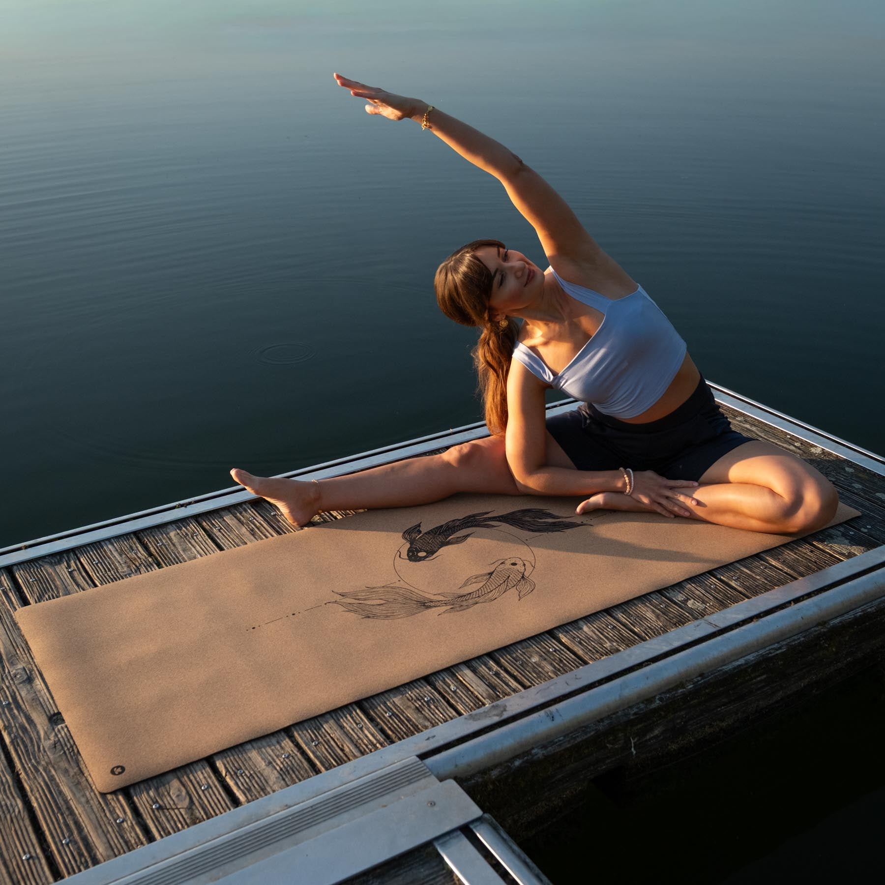 Kork Yogamatte mit Koi Ying Yang Design und Ausrichtungslinie