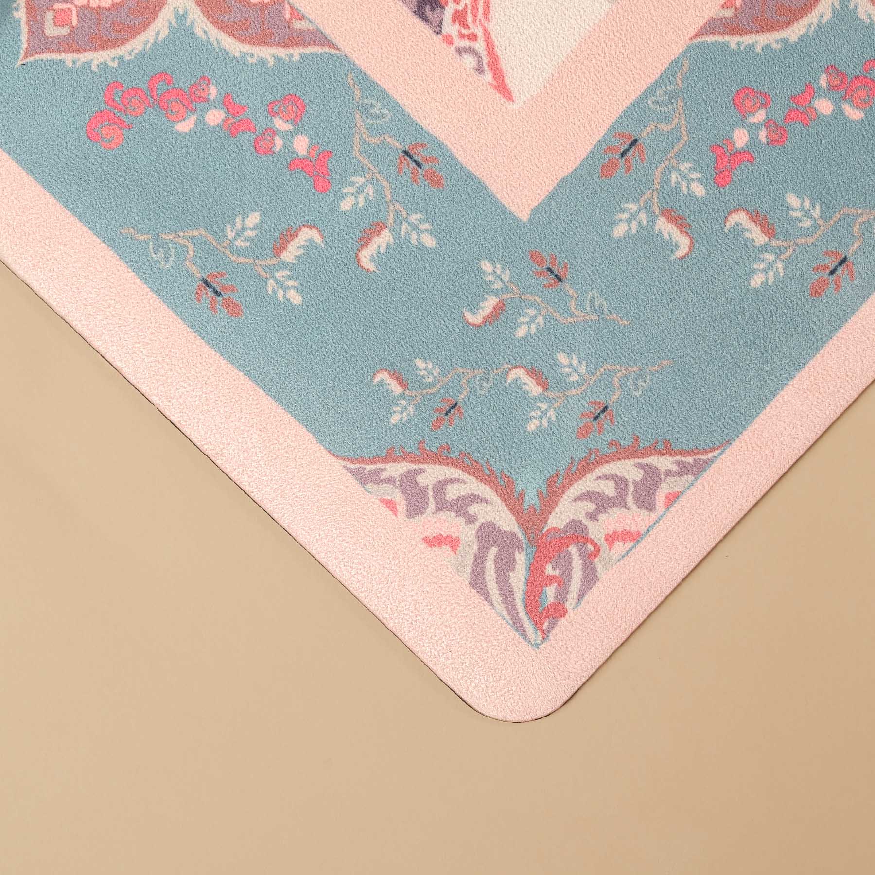 Yogamatte Velours Marrakesch mit schönem Blütenmuster