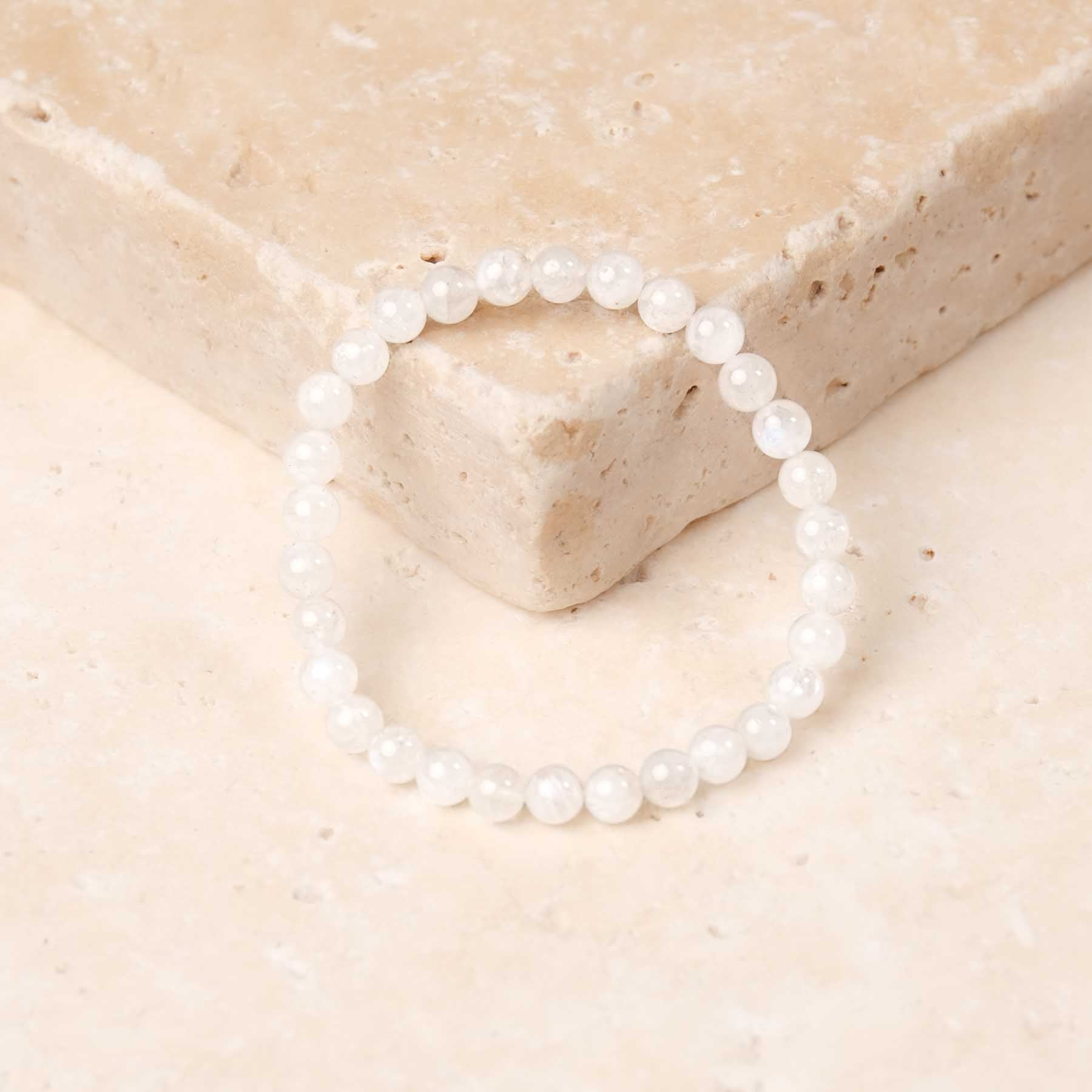 Edelstein Armband Mondstein 6mm Yoga Schmuck aus Schweizer Yoga Shop