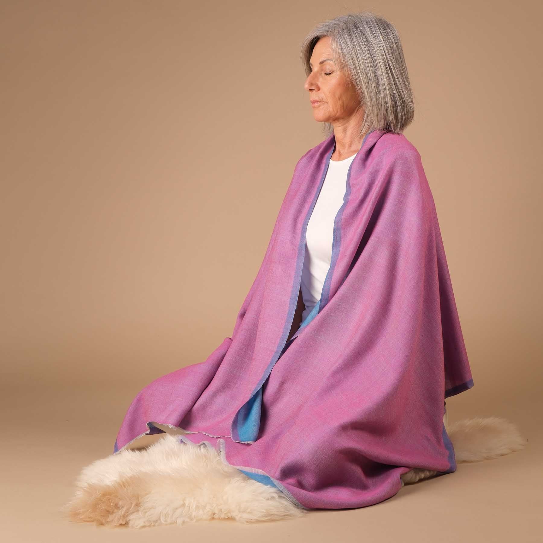 Meditationstuch Schal Feinwolle blau rosa double