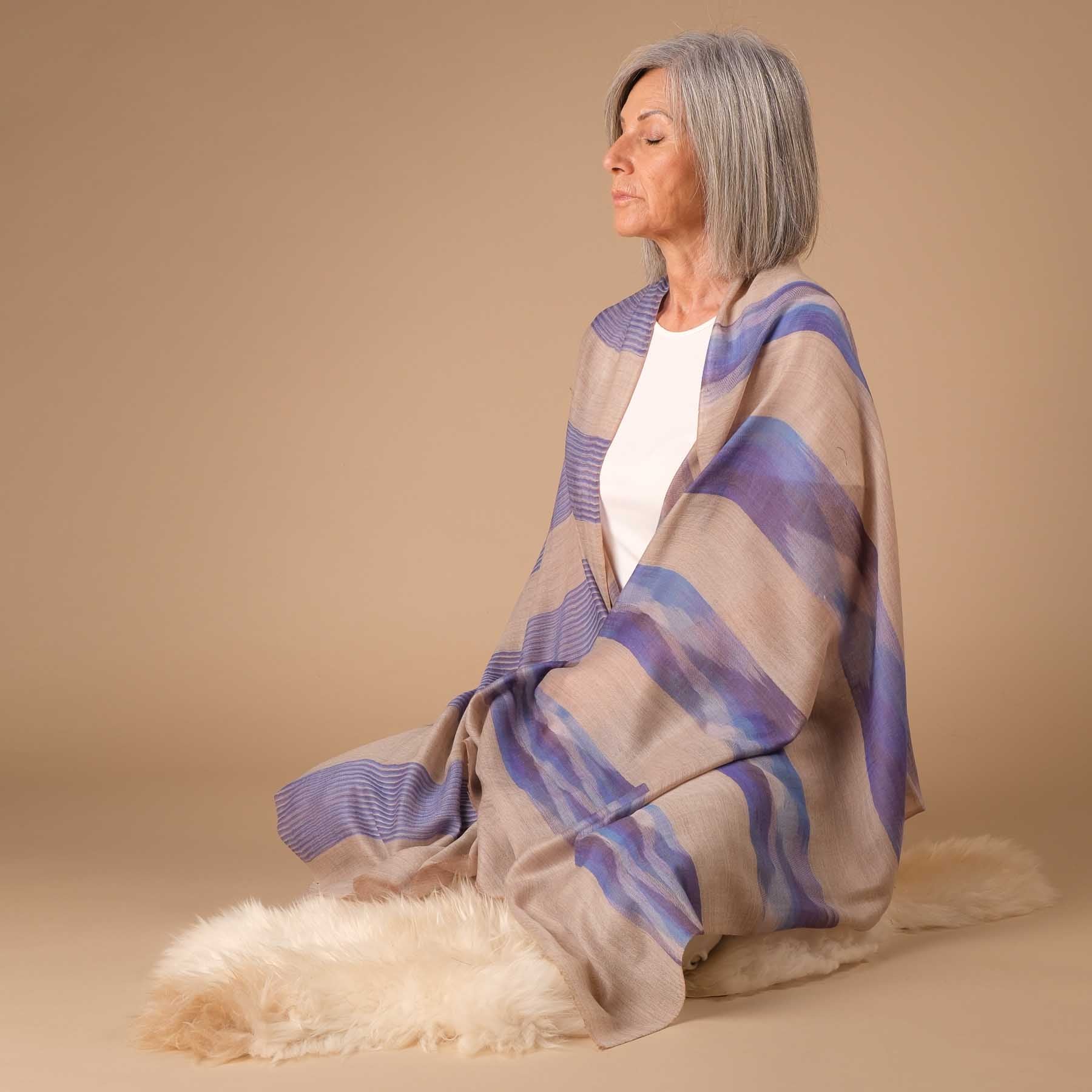 Meditationstuch Schal Feinwolle Ethno blue