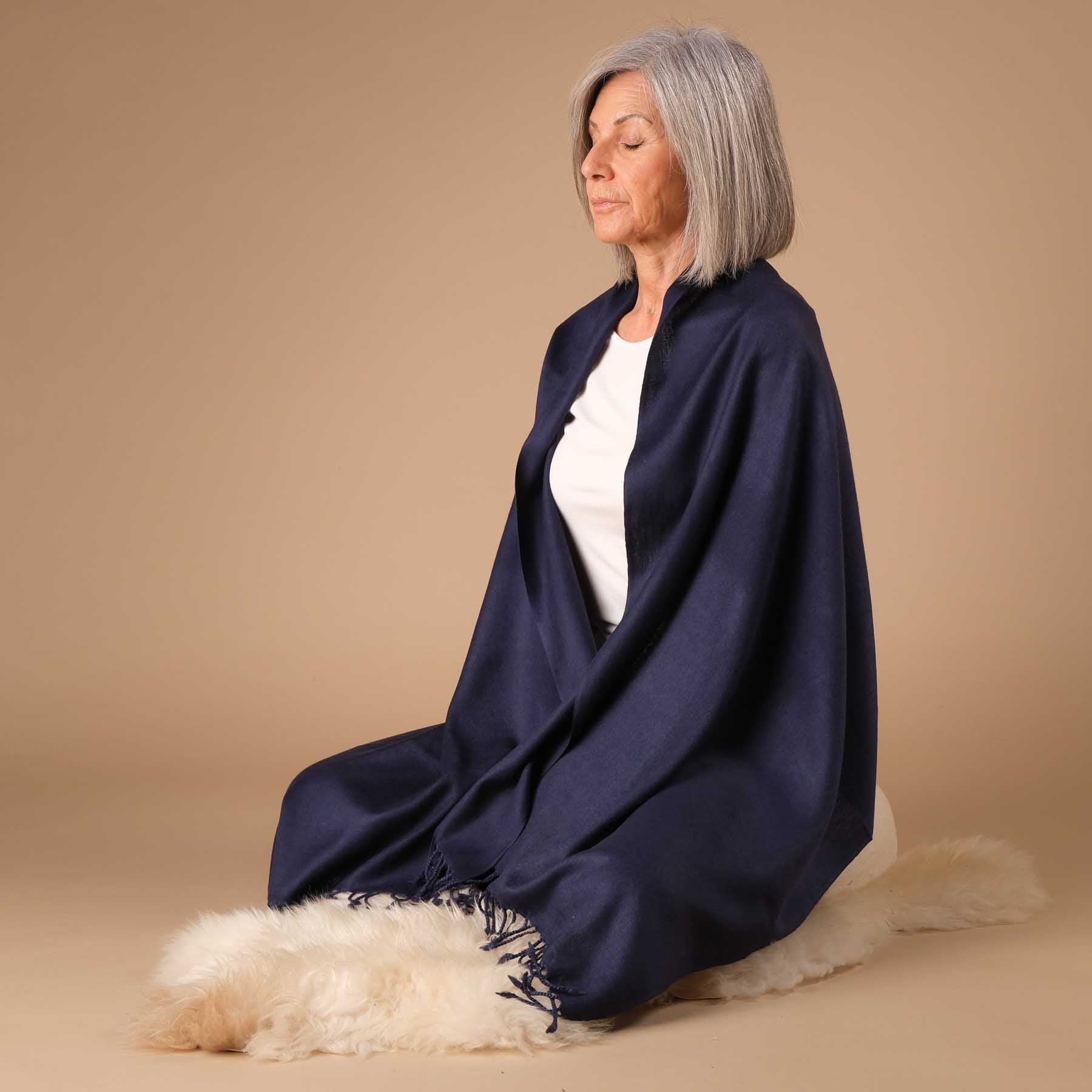 Meditationstuch Schal Merino Wolle uni navy