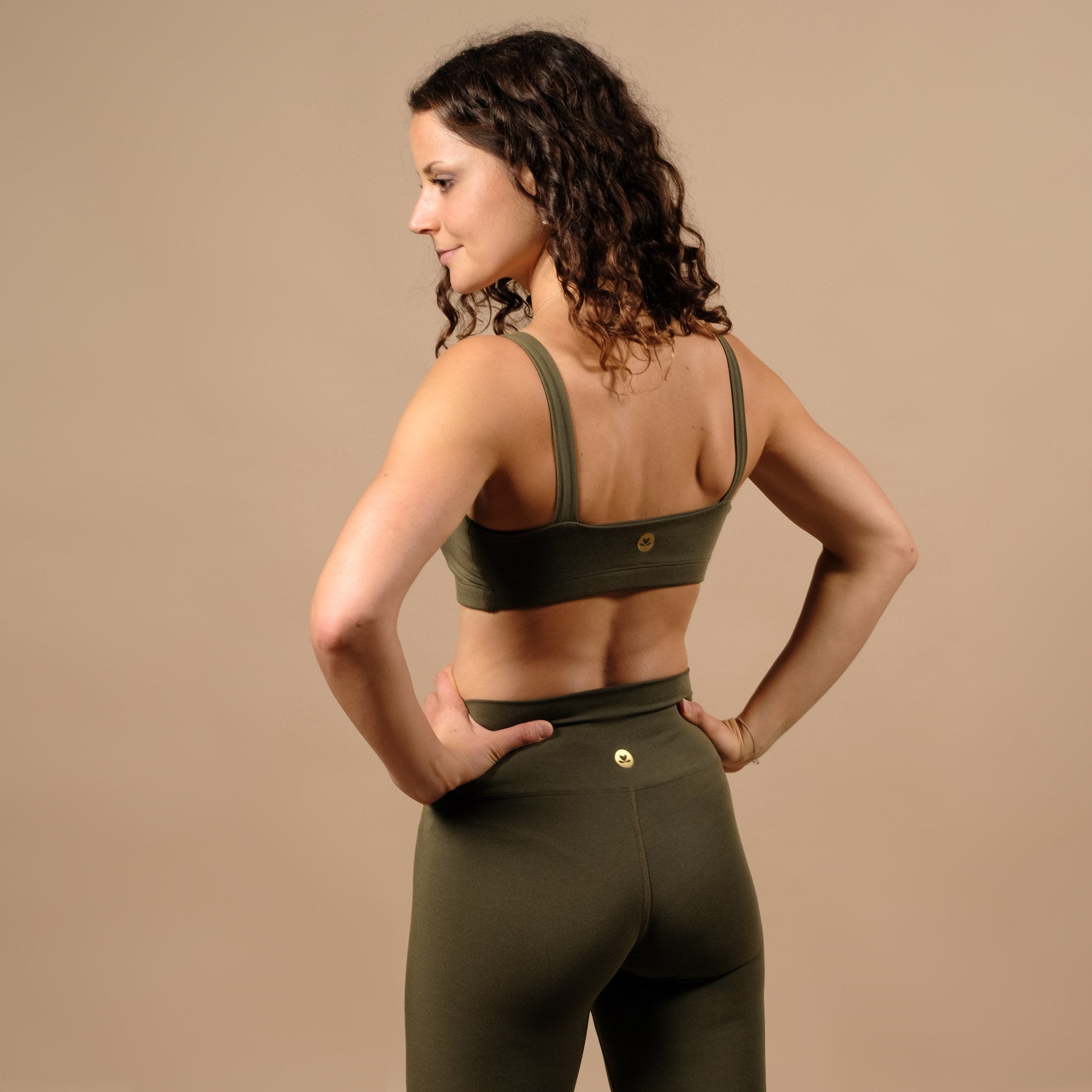 Yoga Bra Top Comfy olive, nachhaltig, in der Schweiz hergestellt, aus biologisch abbaubarem Stoff, super bequem
