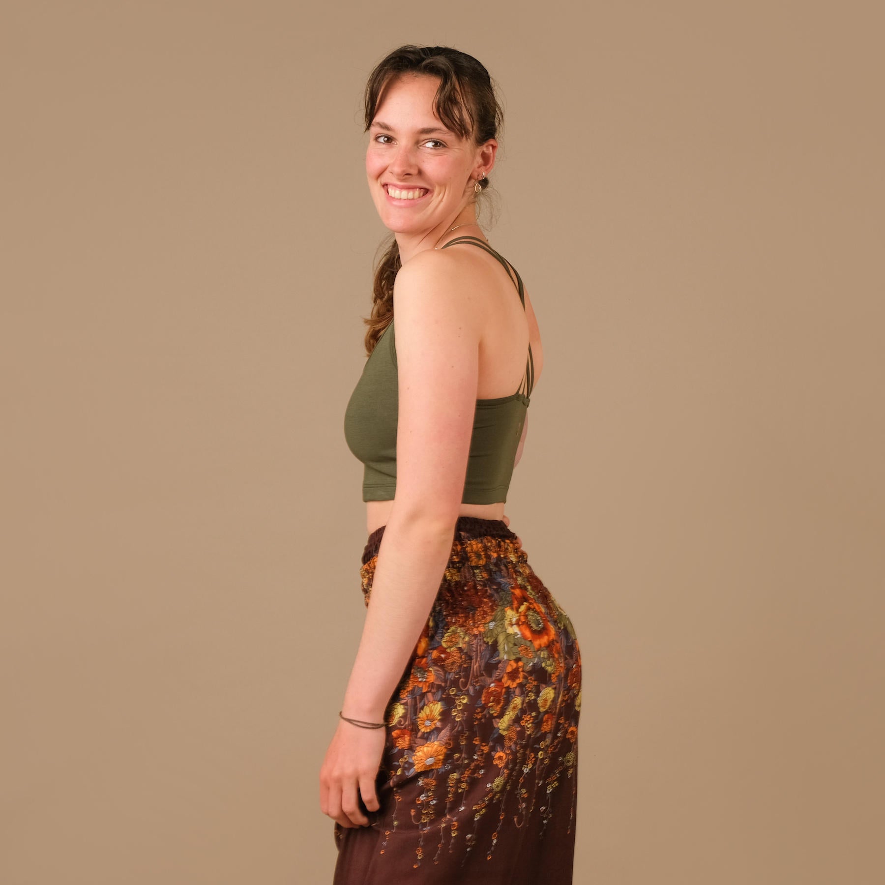 Yoga Kleider Crop Top Joy olive aus nachhaltigem Stoff und in der Schweiz hergestellt