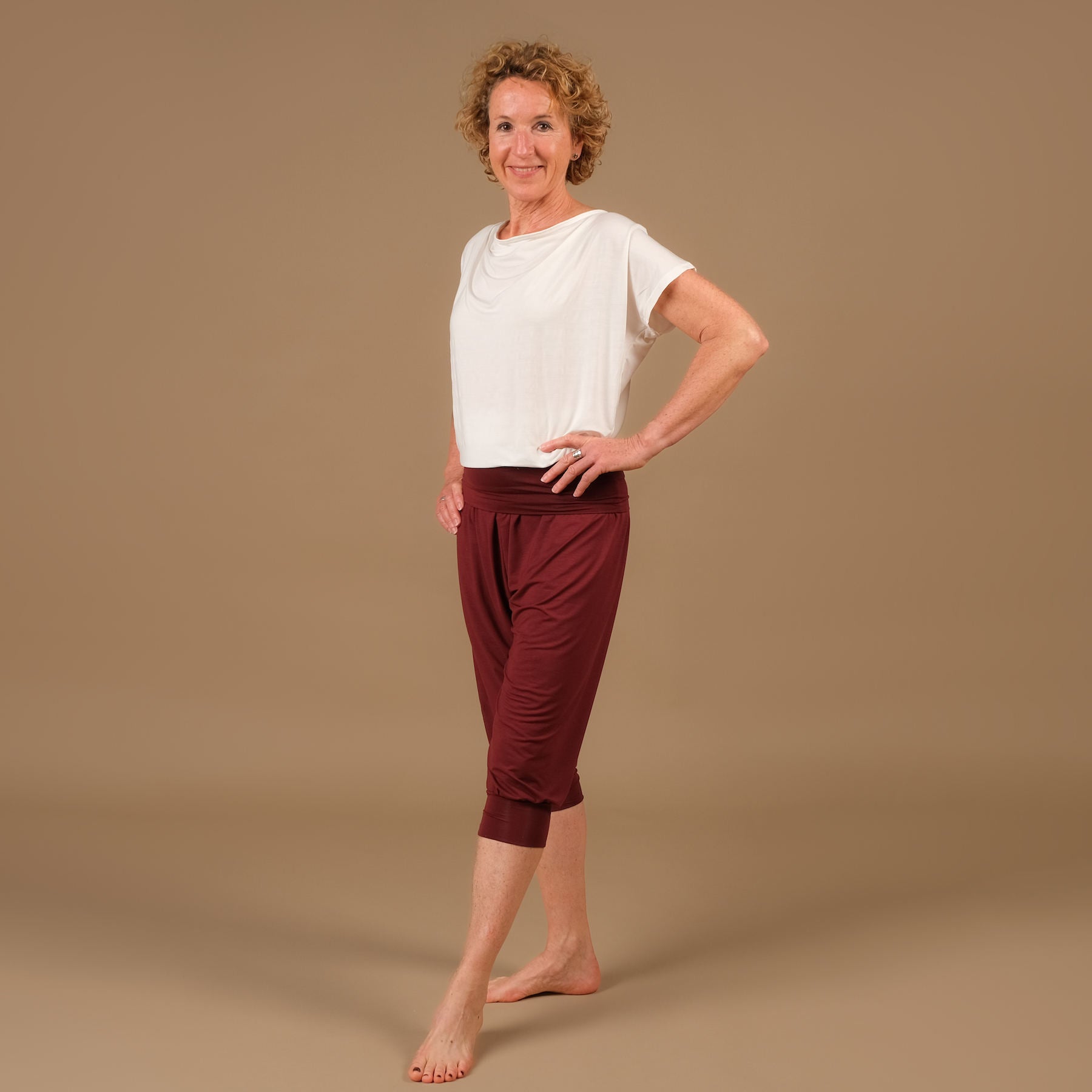 Nachhaltige lockere Yoga Hose Haremshose 3/4 Taj Mahal in der Schweiz hergestellt bordeaux