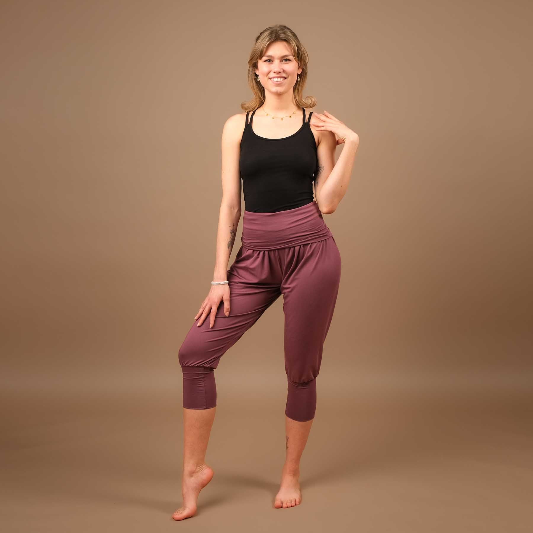 Nachhaltige lockere Yoga Hose Haremshose 3/4 Taj Mahal in der Schweiz hergestellt, aubergine