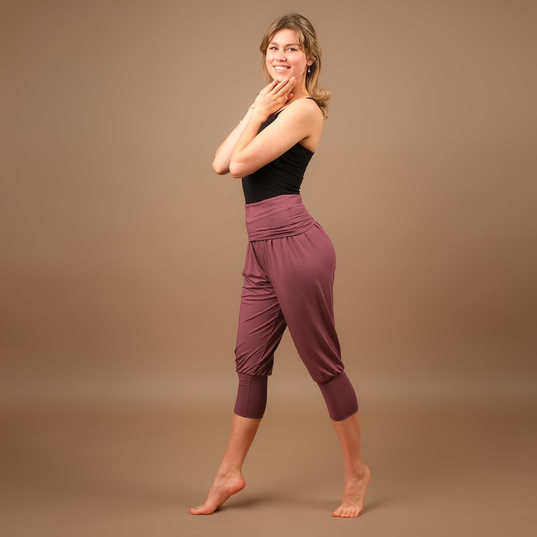 Nachhaltige lockere Yoga Hose Haremshose 3/4 Taj Mahal in der Schweiz hergestellt, aubergine
