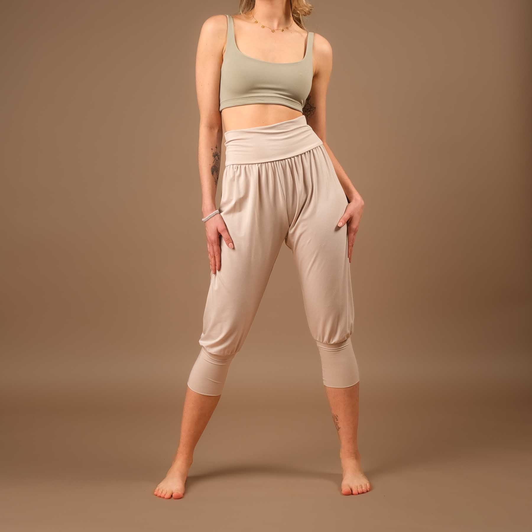 Nachhaltige lockere Yoga Hose Haremshose 3/4 Taj Mahal in der Schweiz hergestellt, sand