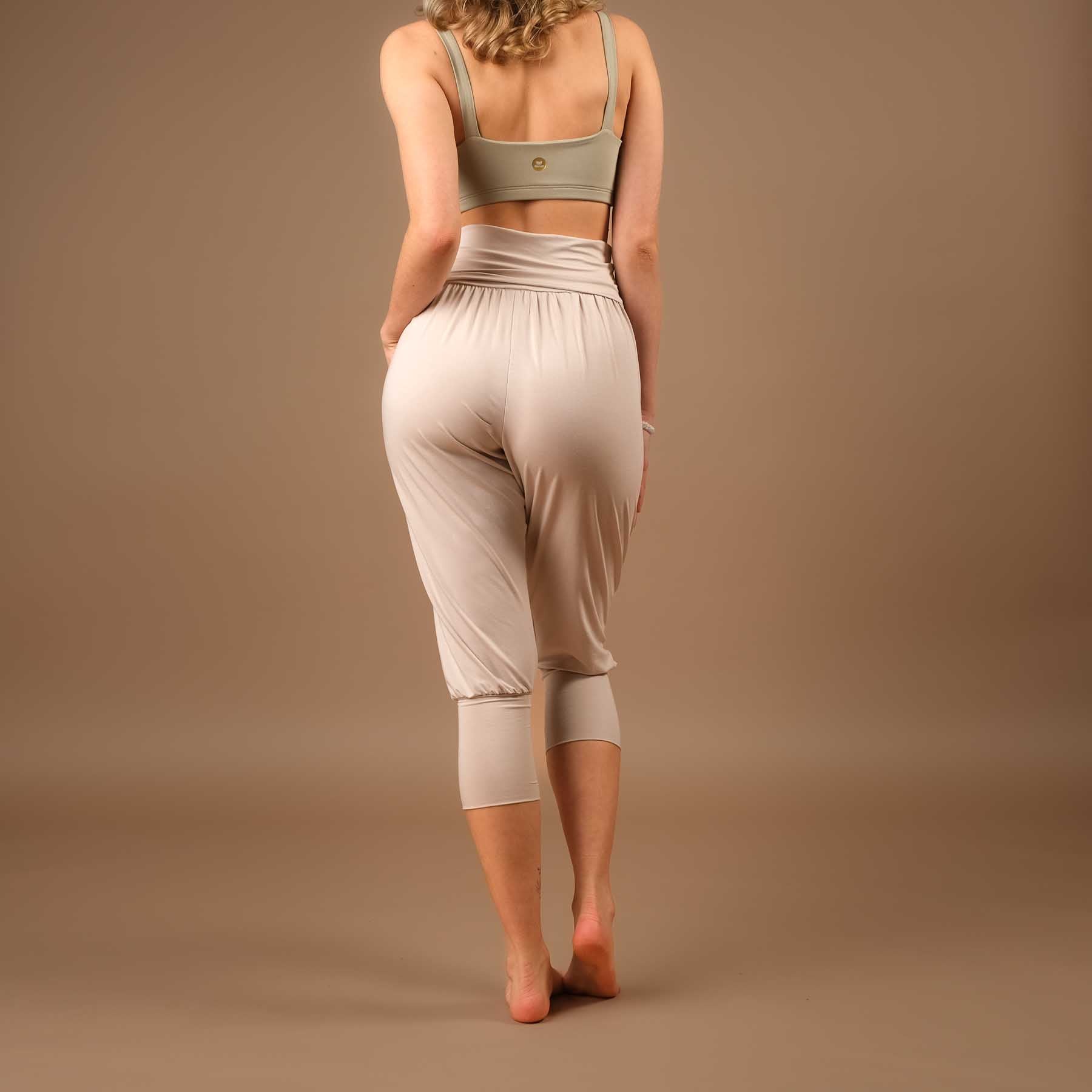 Nachhaltige lockere Yoga Hose Haremshose 3/4 Taj Mahal in der Schweiz hergestellt, sand