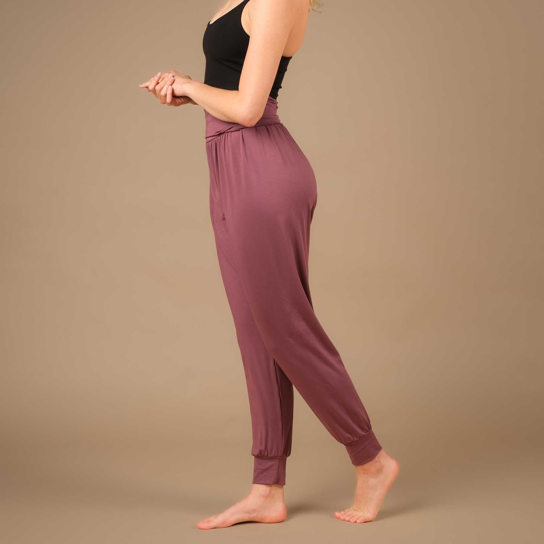 Yoga Hose Taj Mahal lang nachhaltig in der Schweiz hergestellt aubergine