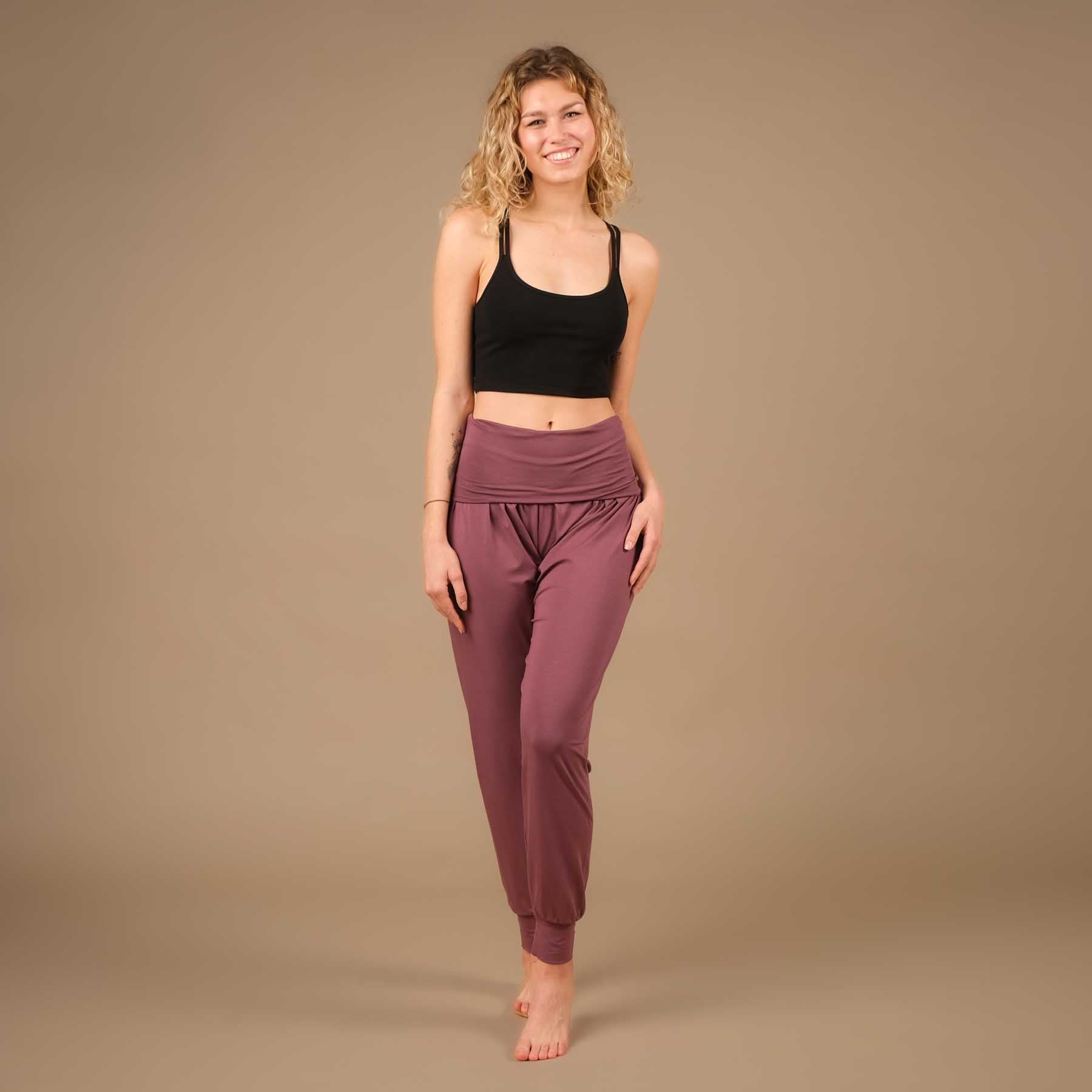 Yoga Hose Taj Mahal lang nachhaltig in der Schweiz hergestellt aubergine