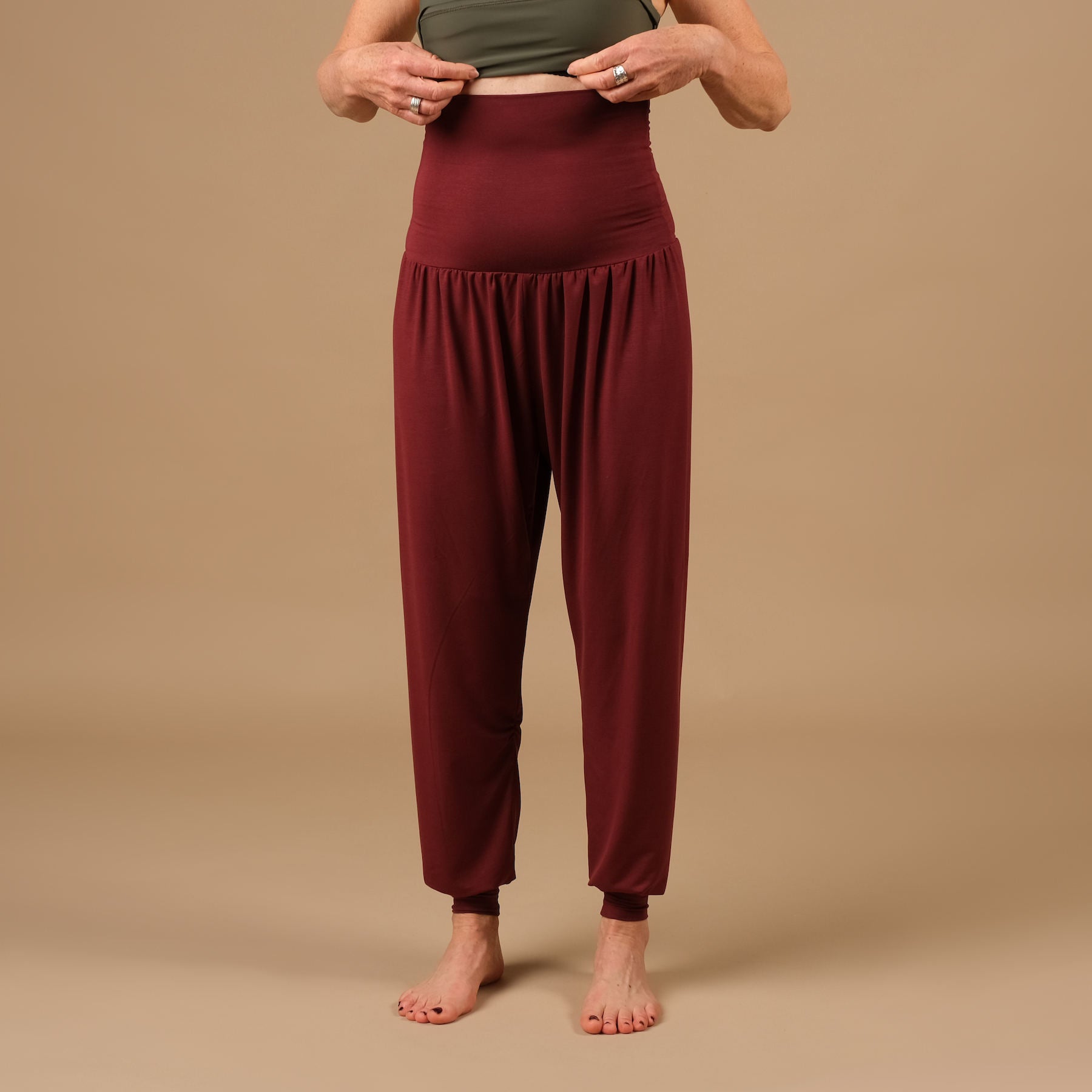 Yoga Hose Taj Mahal lang nachhaltig in der Schweiz hergestellt bordeaux rot