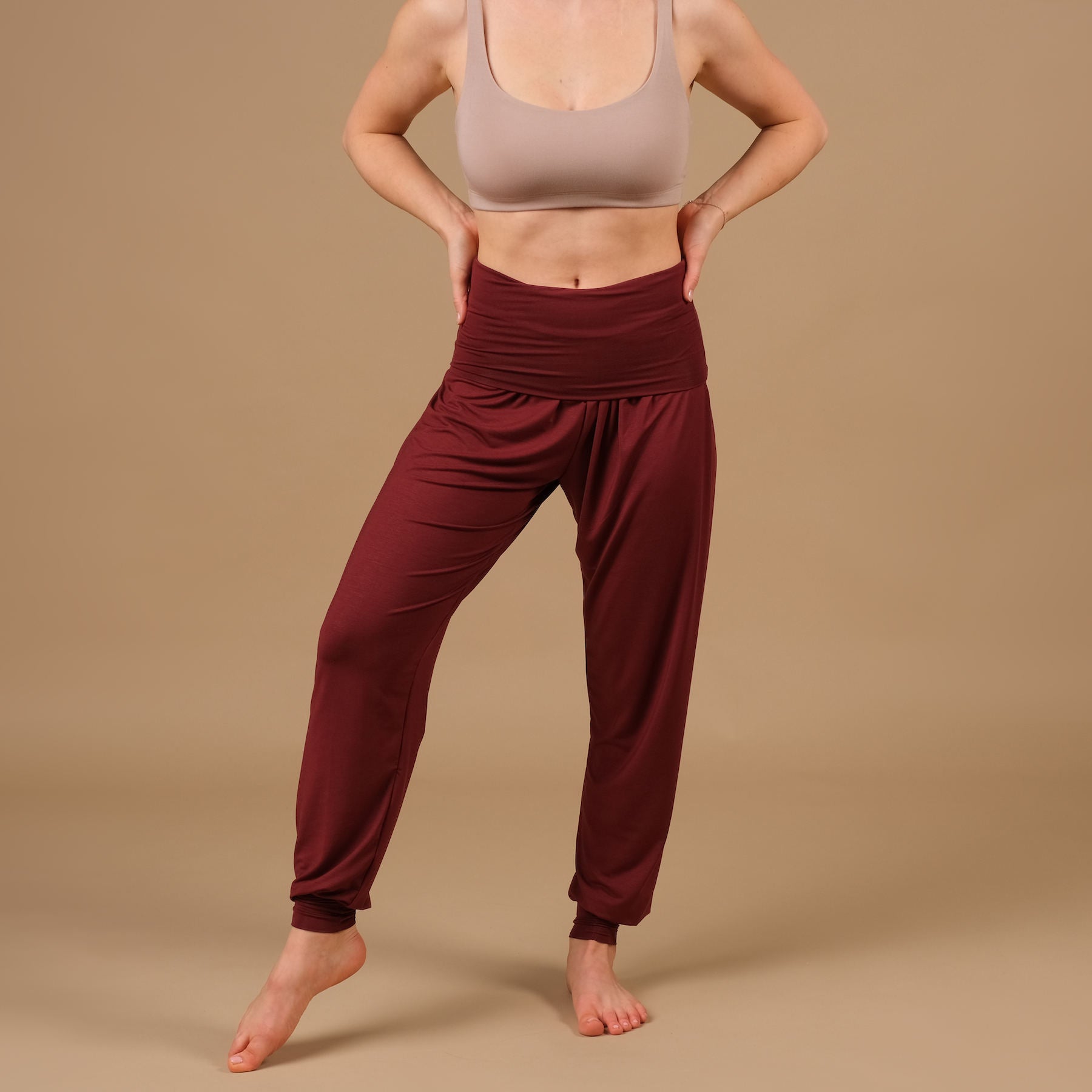 Yoga Hose Taj Mahal lang nachhaltig in der Schweiz hergestellt bordeaux rot