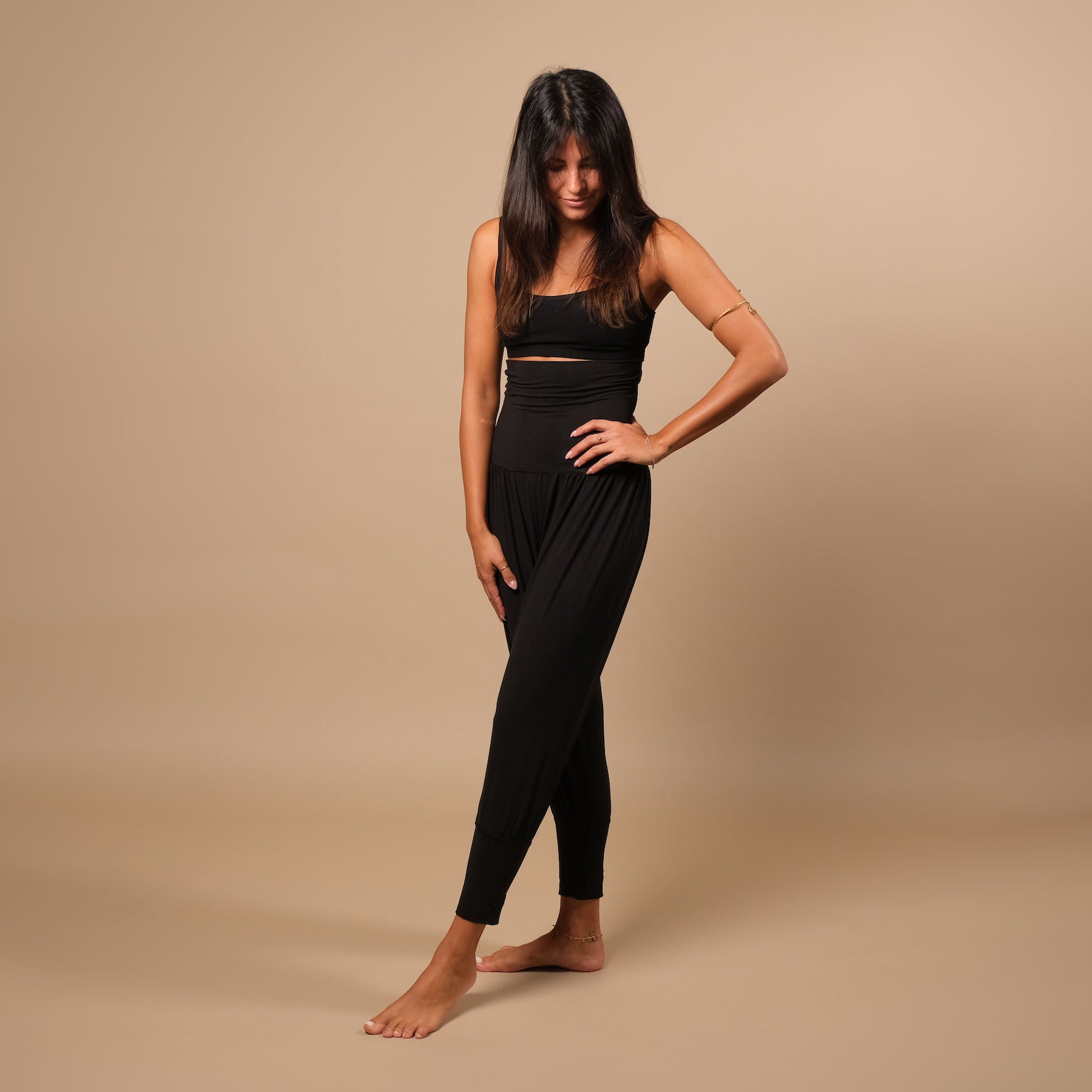 Nachhaltige lockere Yoga Hose Haremshose 3/4 Taj Mahal in der Schweiz hergestellt schwarz