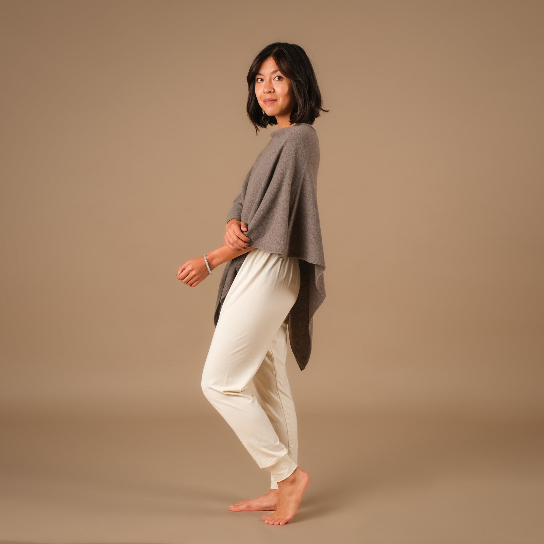 Nachhaltiger Kaschmir Poncho taupe