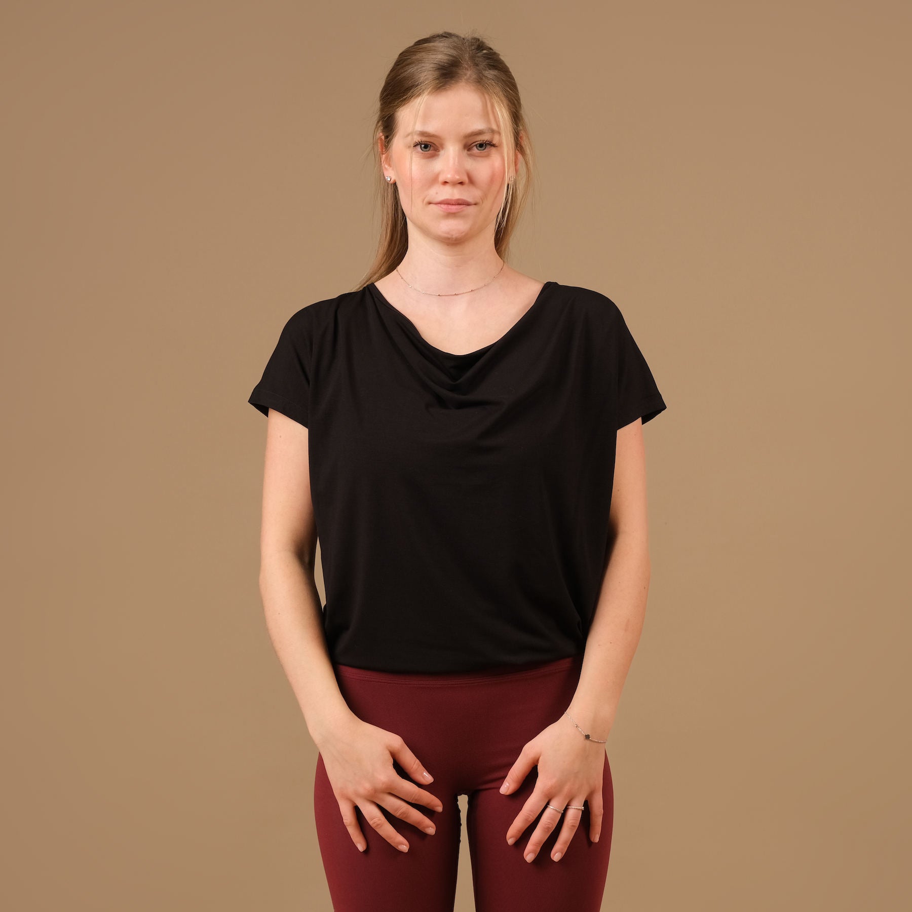 Yoga Wasserfallshirt schwarz, nachhaltiger Stoff, super bequem, in der Schweiz genäht