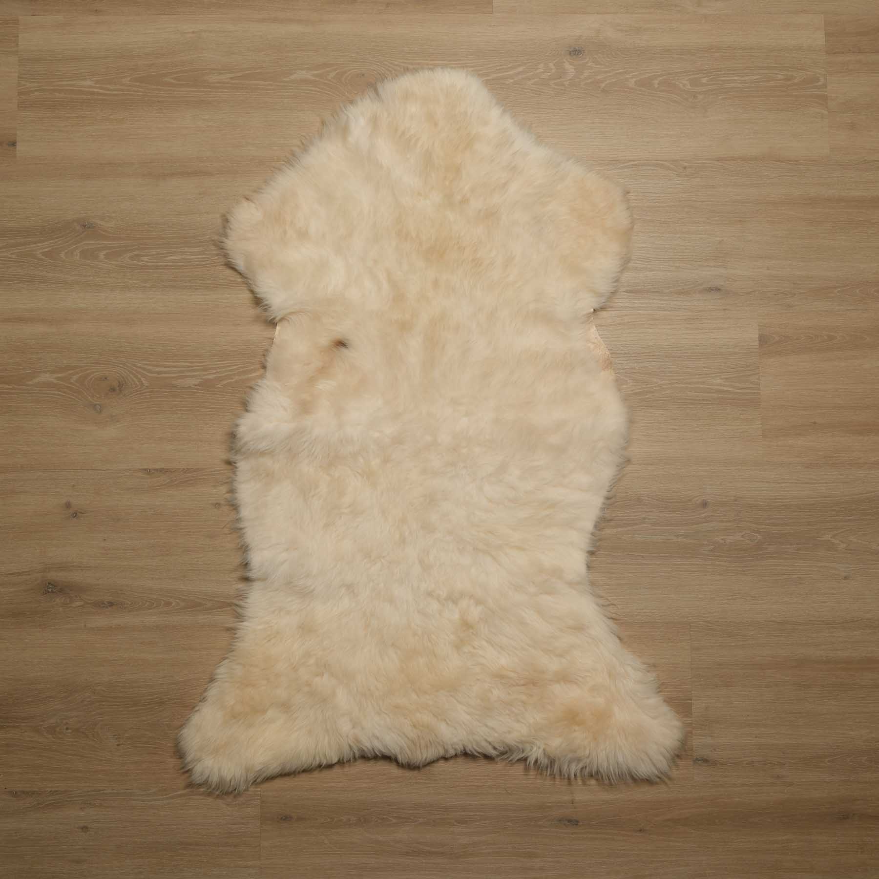 Lammfell Merino Einzelstück Nr. 10 beige mit Fleck