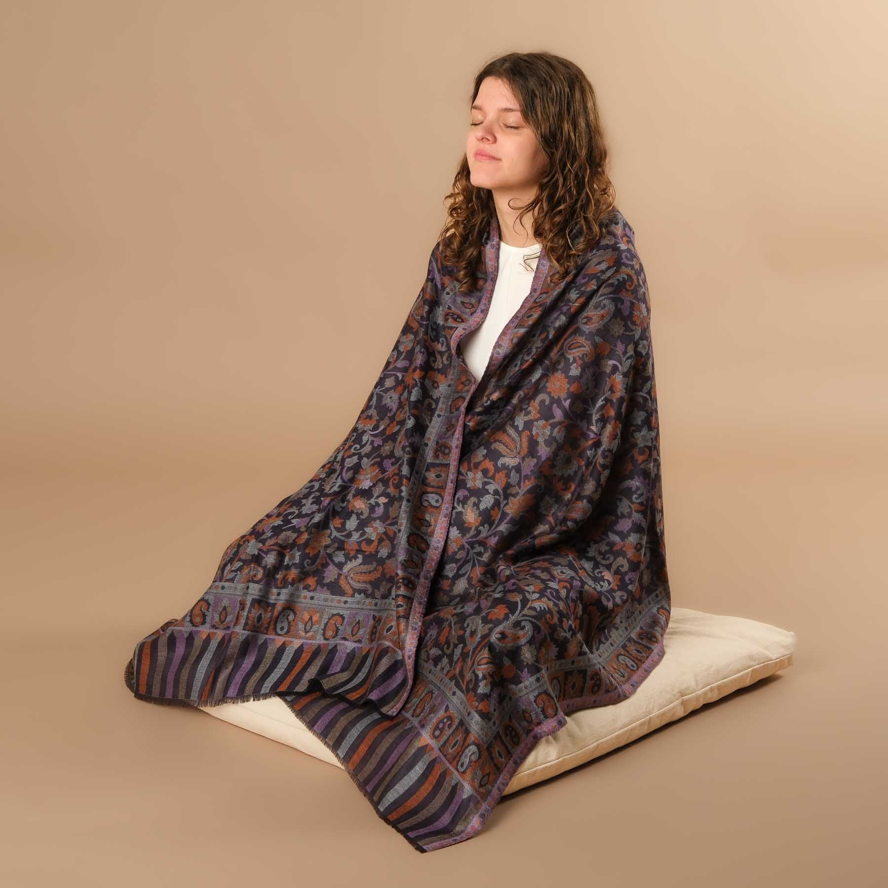 Meditationstuch Schal Feinwolle Kani Flora