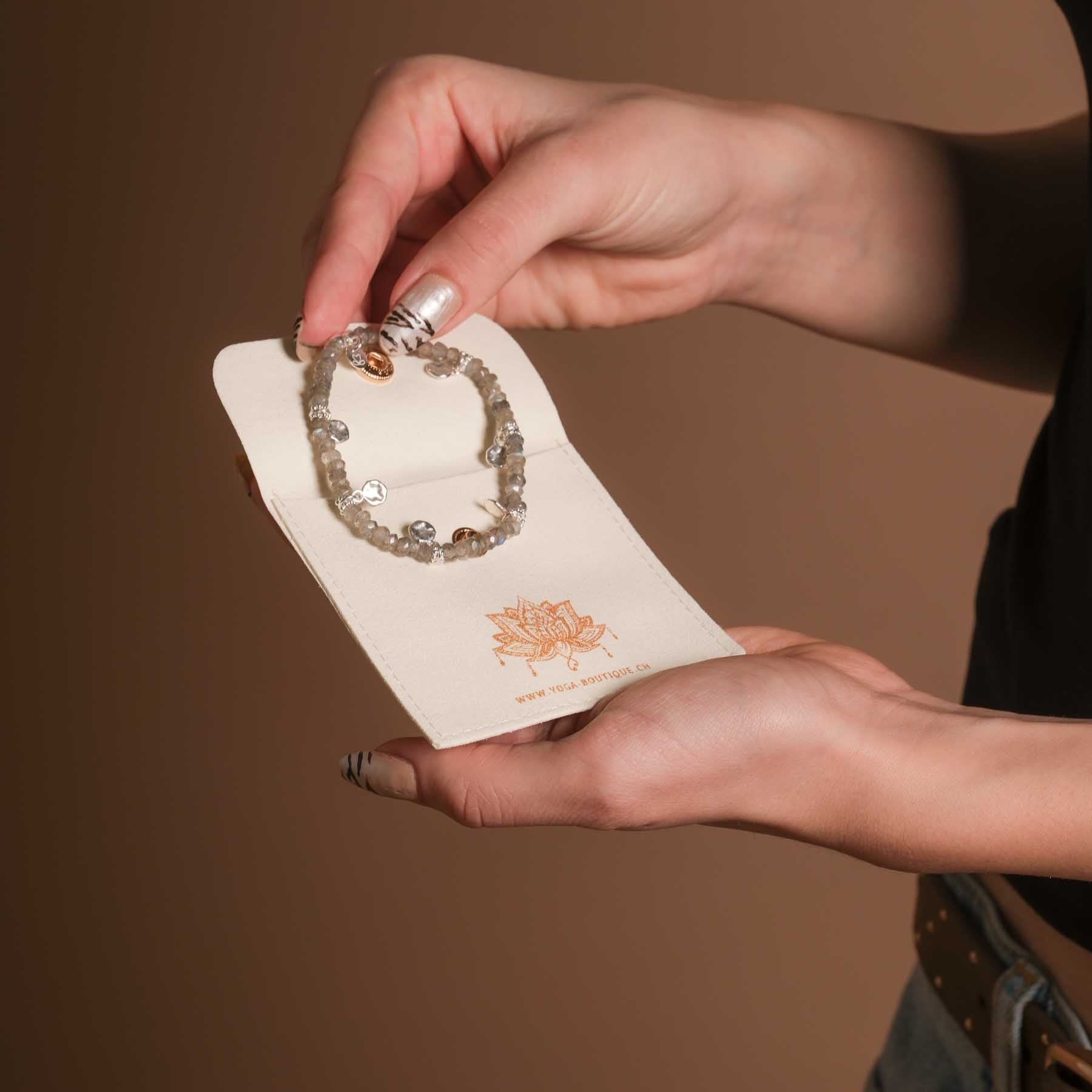 Bracelet Ananda en labradorite argentée