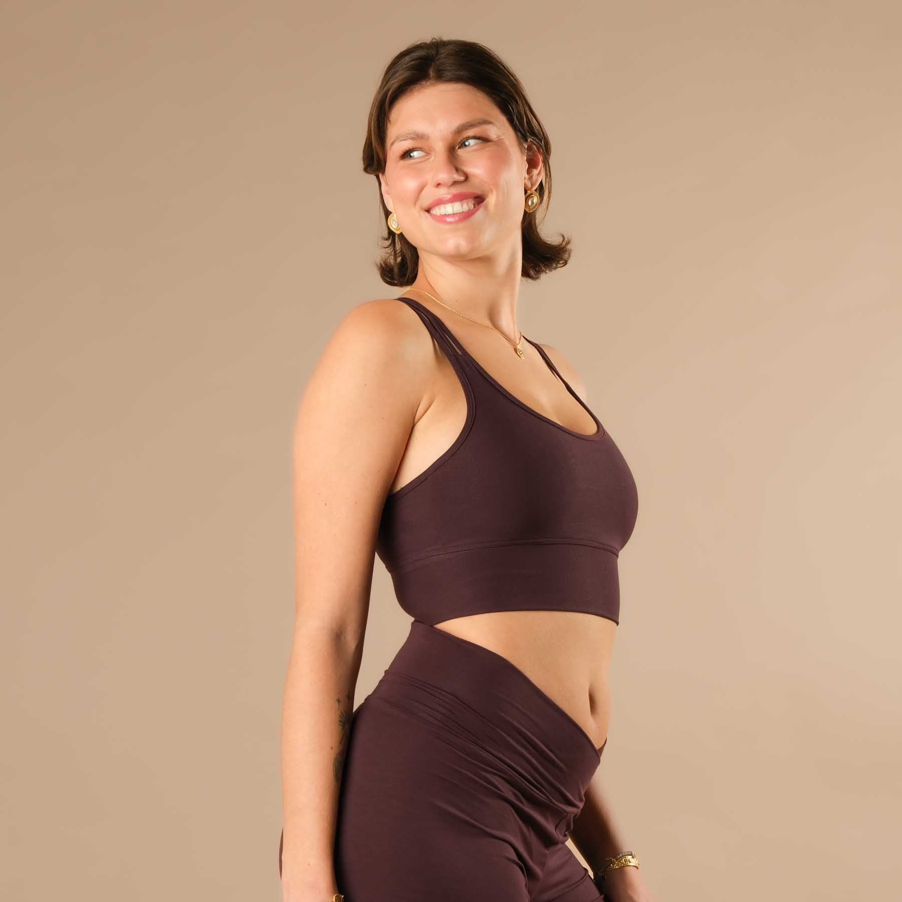 Brassière croisée Yoga Crop Top CrissCross aubergine, incroyablement confortable et ultra douce sur la peau