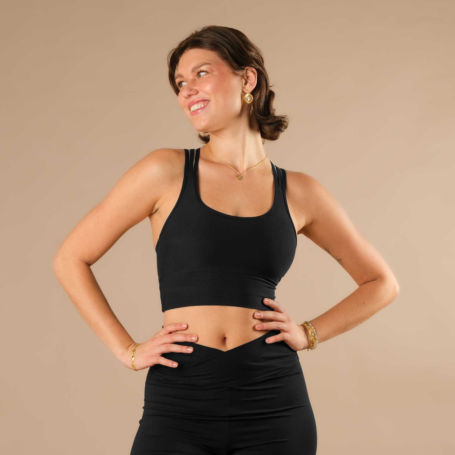 Brassière croisée courte pour le yoga, noire, incroyablement confortable et ultra douce sur la peau