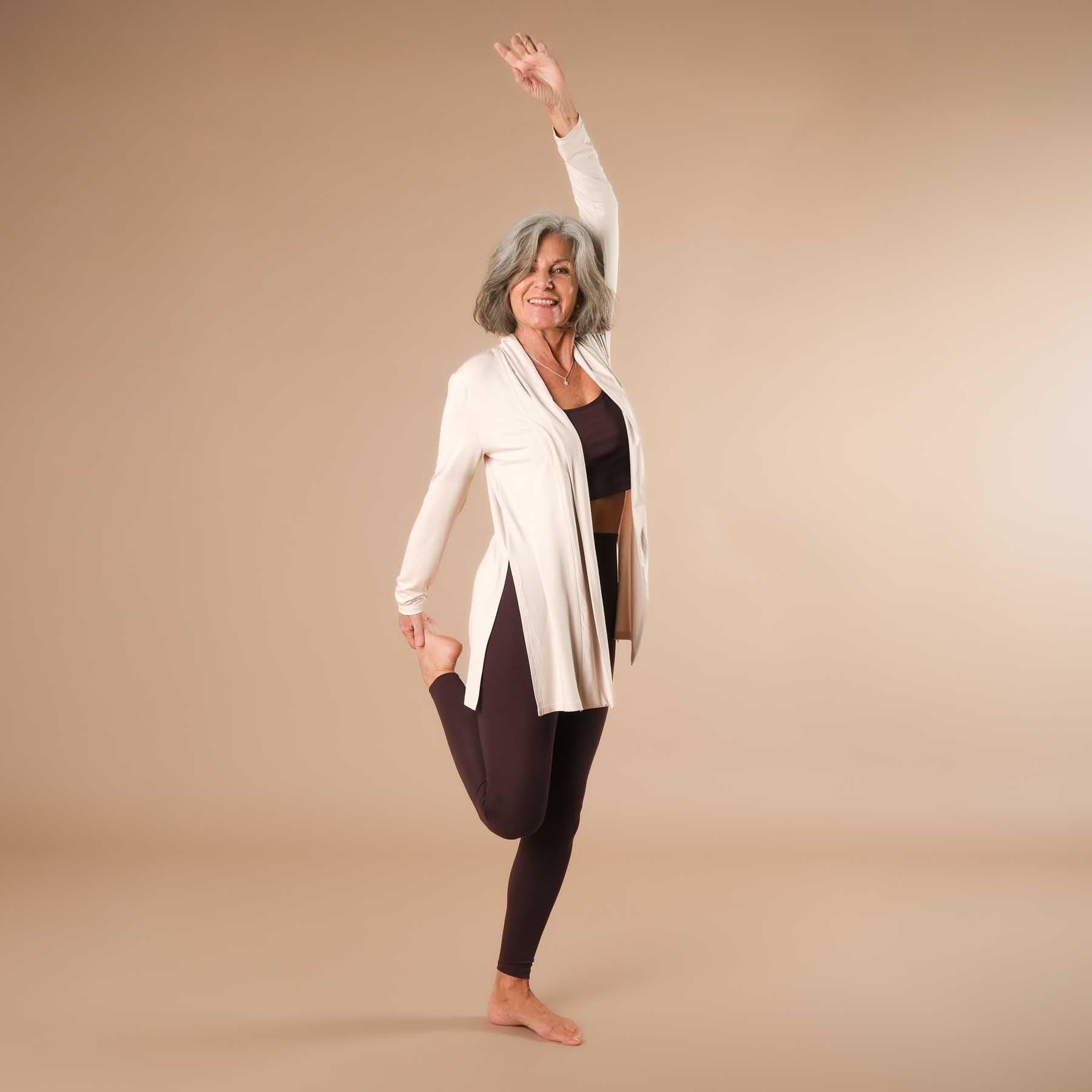 Comfy Yoga Cardigan in der Schweiz hergestellt sand