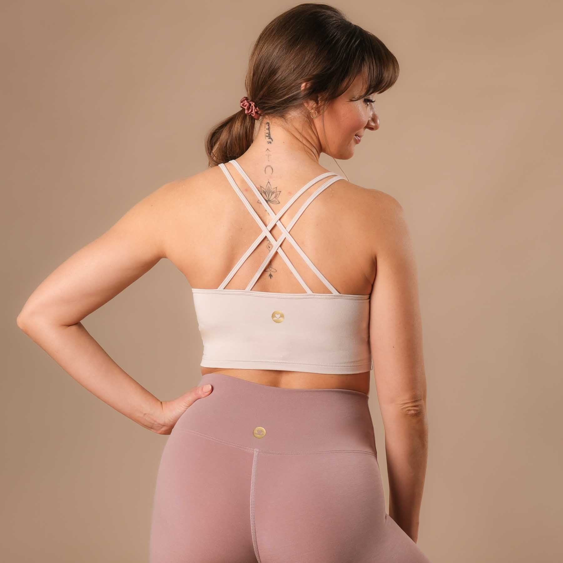 Nachhaltiges Yoga Crop Top Joy mit gekreuzten Trägern sand