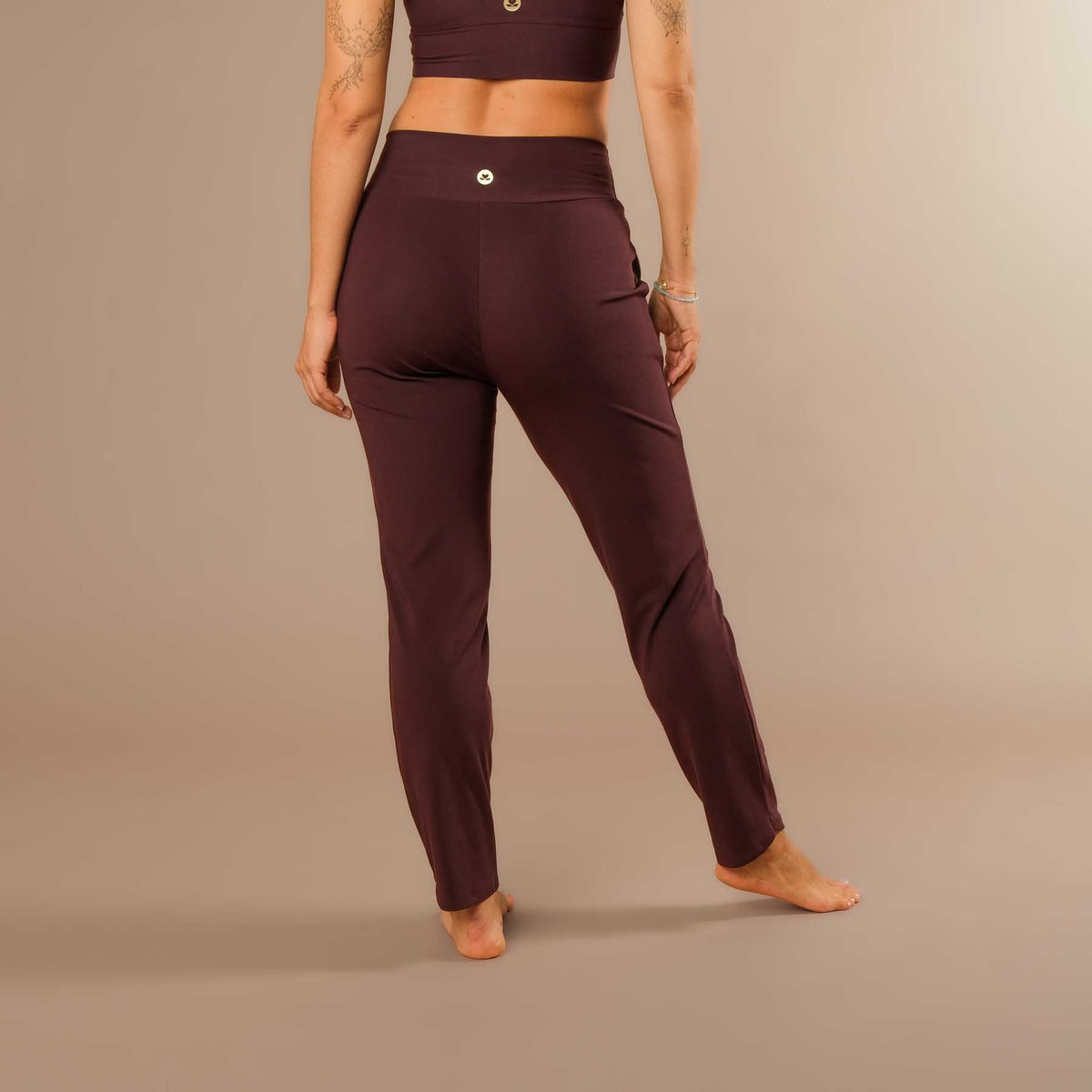 Damen Hose Comfy Elegance Yoga und Reisehose Swiss made aubergine