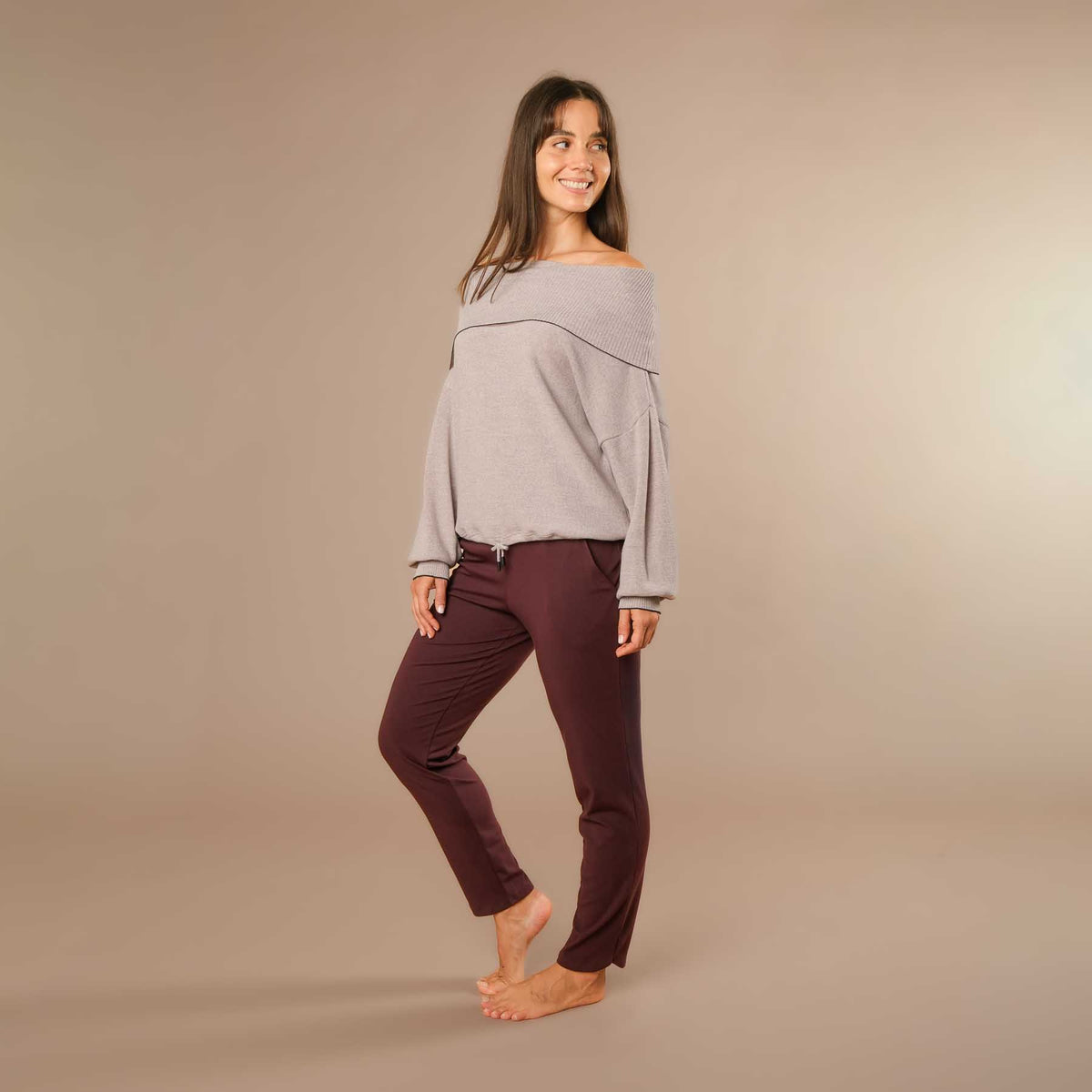 Damen Hose Comfy Elegance Yoga und Reisehose Swiss made aubergine