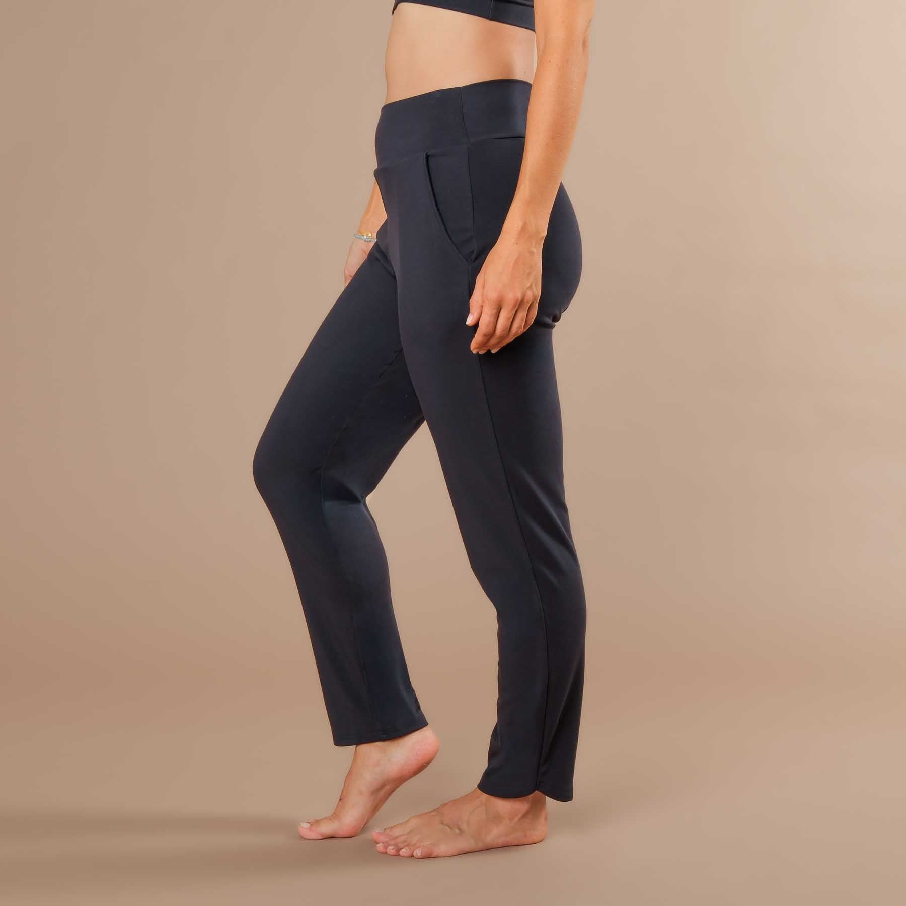 Pantalon pour femme « Comfy Elegance » : pantalon de yoga et de voyage, fabriqué en Suisse, bleu marine