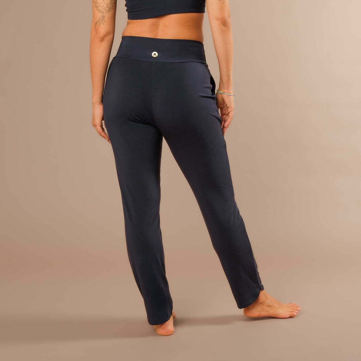 Pantaloni da donna Comfy Elegance: pantaloni da yoga e da viaggio, Swiss made, blu navy