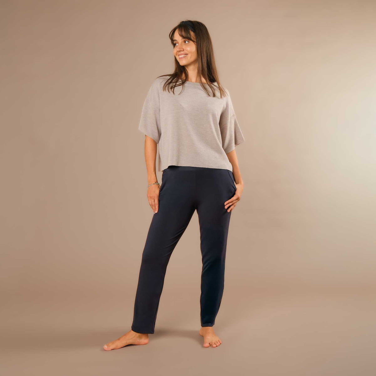 Pantaloni da donna Comfy Elegance: pantaloni da yoga e da viaggio, Swiss made, blu navy