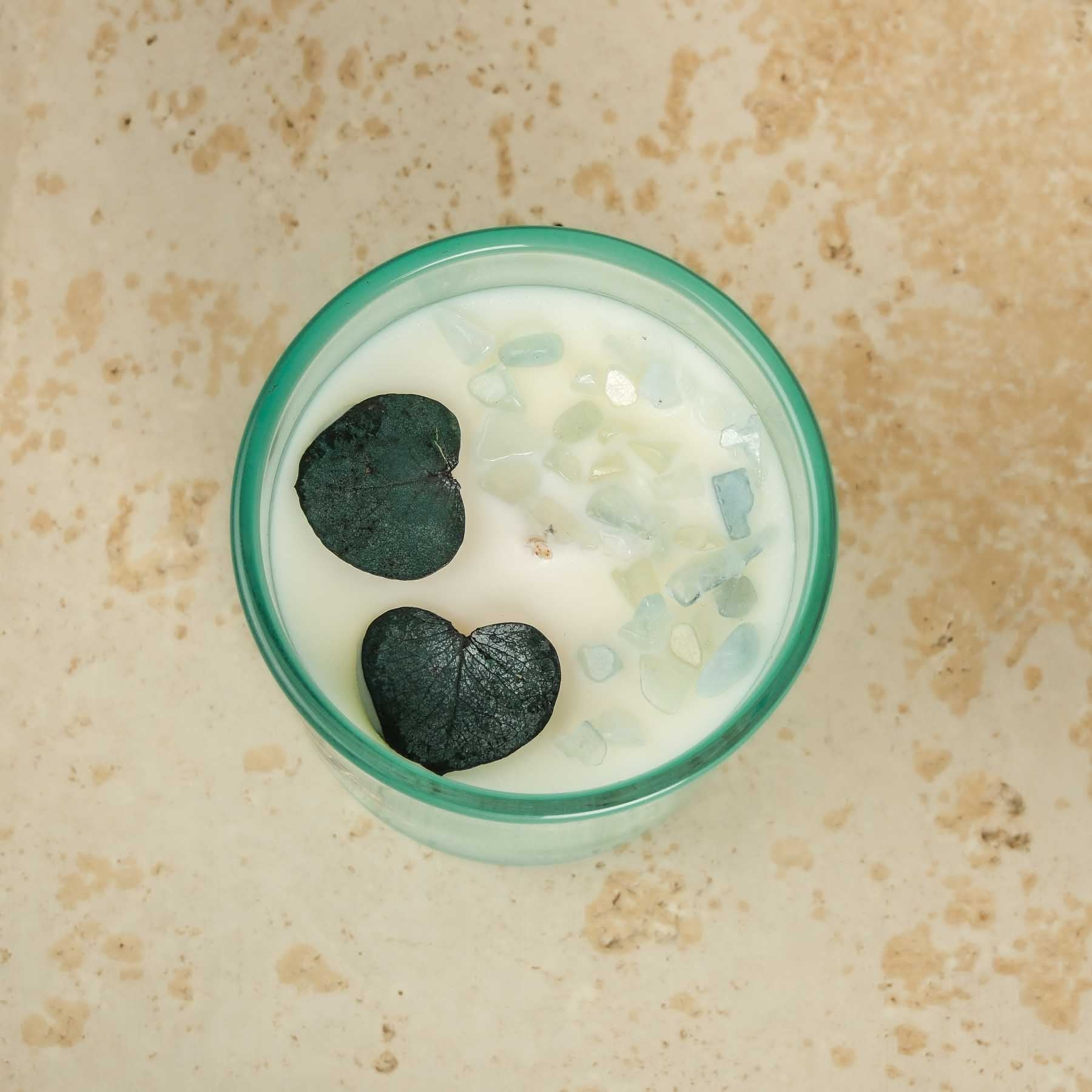 Duftkerze Rose & Magnolia mit Edelsteinen türkis