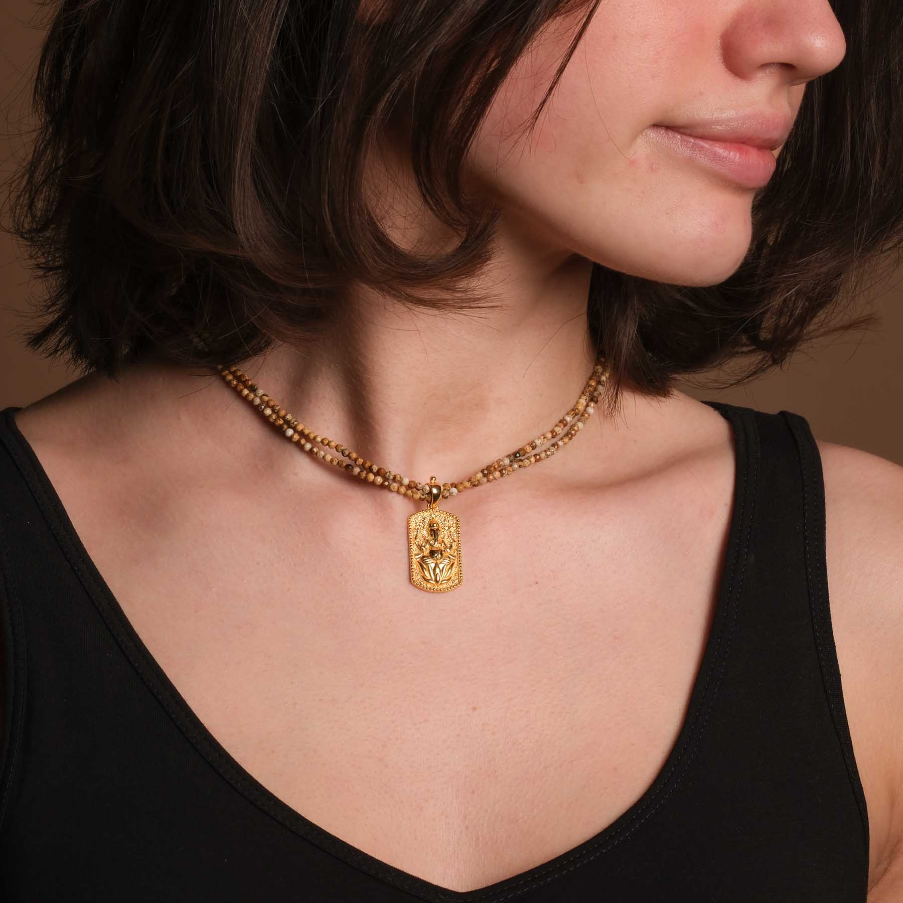 Collana Abhaya in diaspro con pendente Ganesh in oro