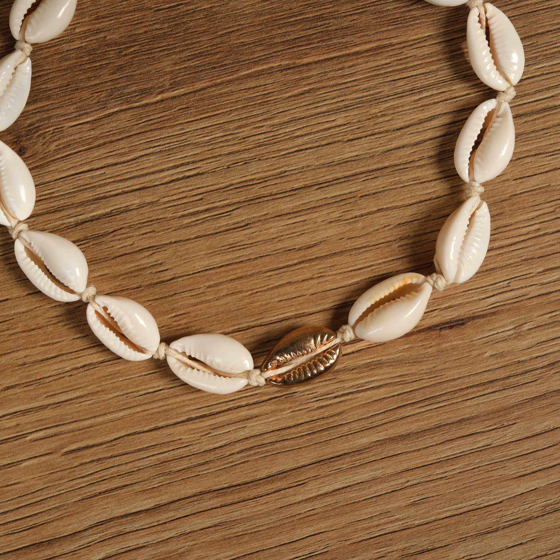 Halskette aus Kauri Muscheln