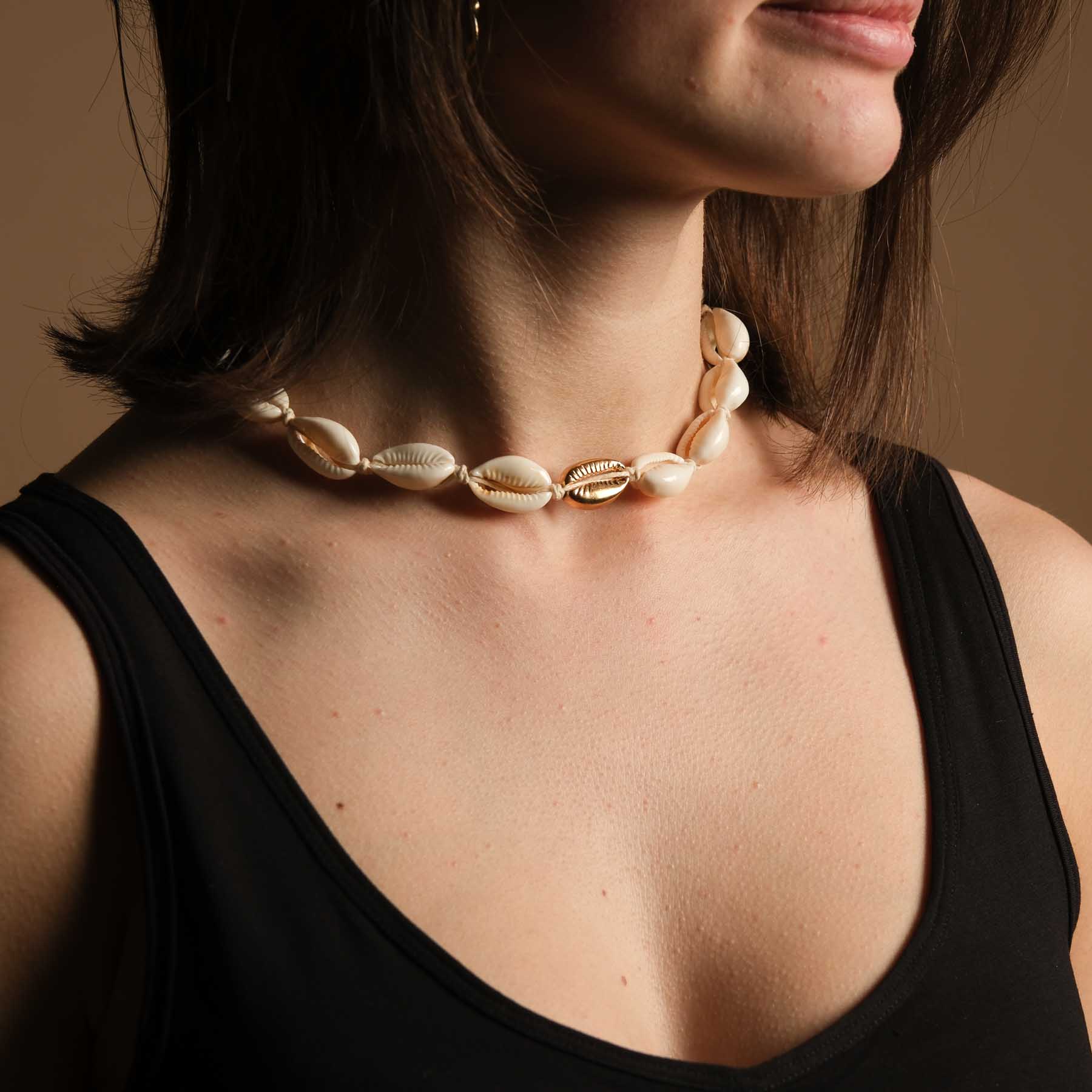 Halskette aus Kauri Muscheln