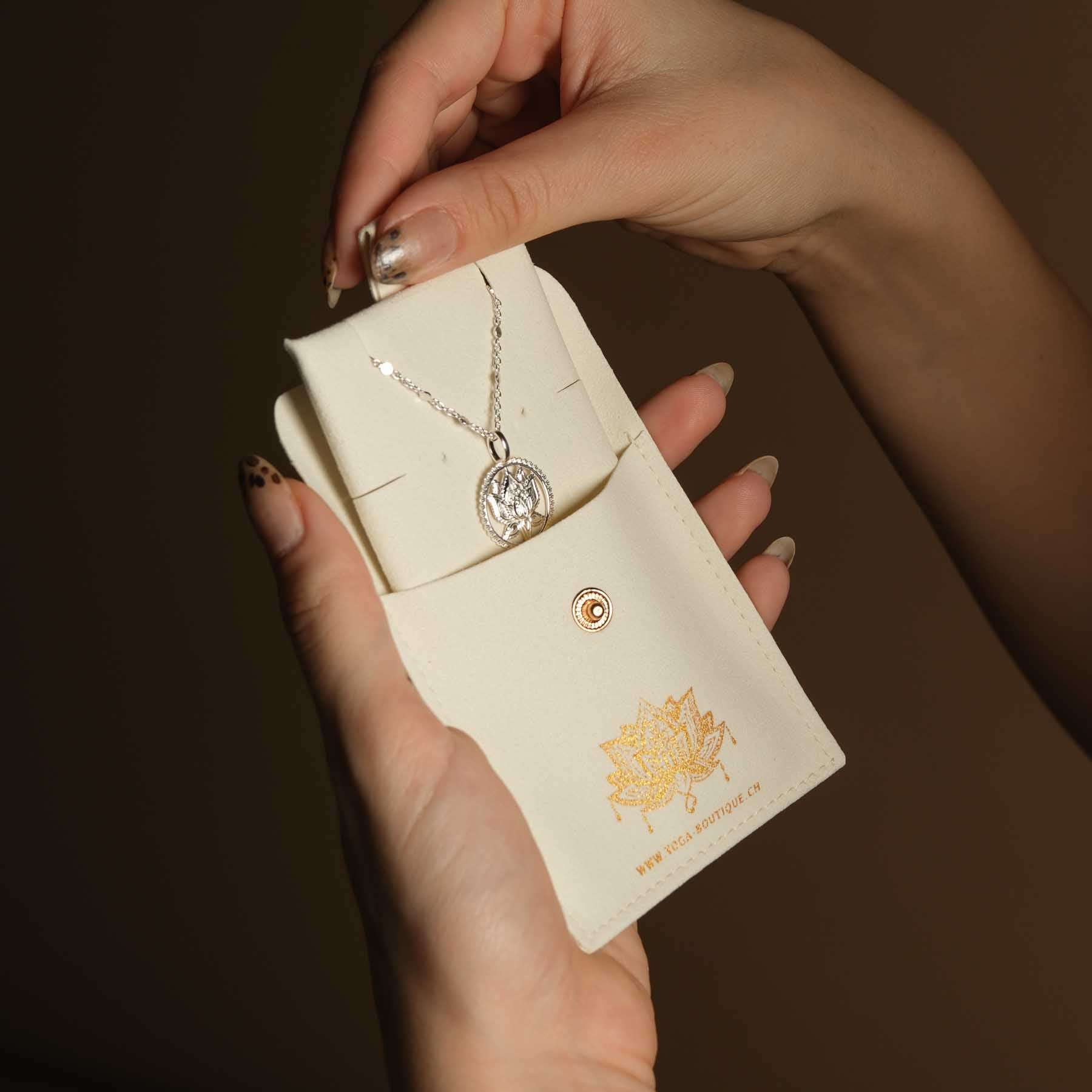 Halskette mit Lotus Anhänger silber