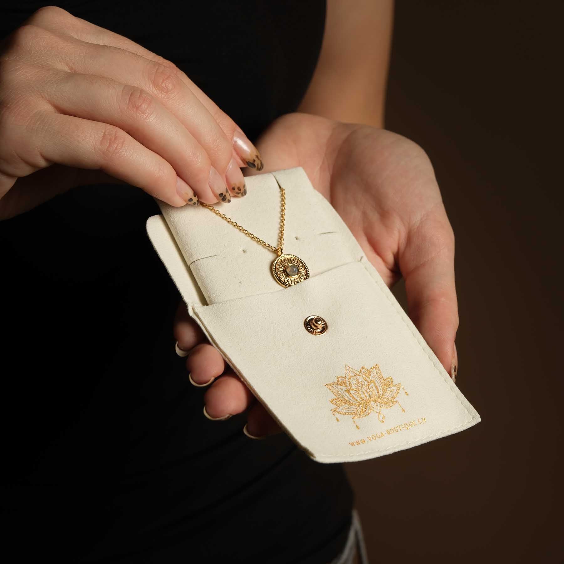 Halskette Mandala Love mit Labradorit gold