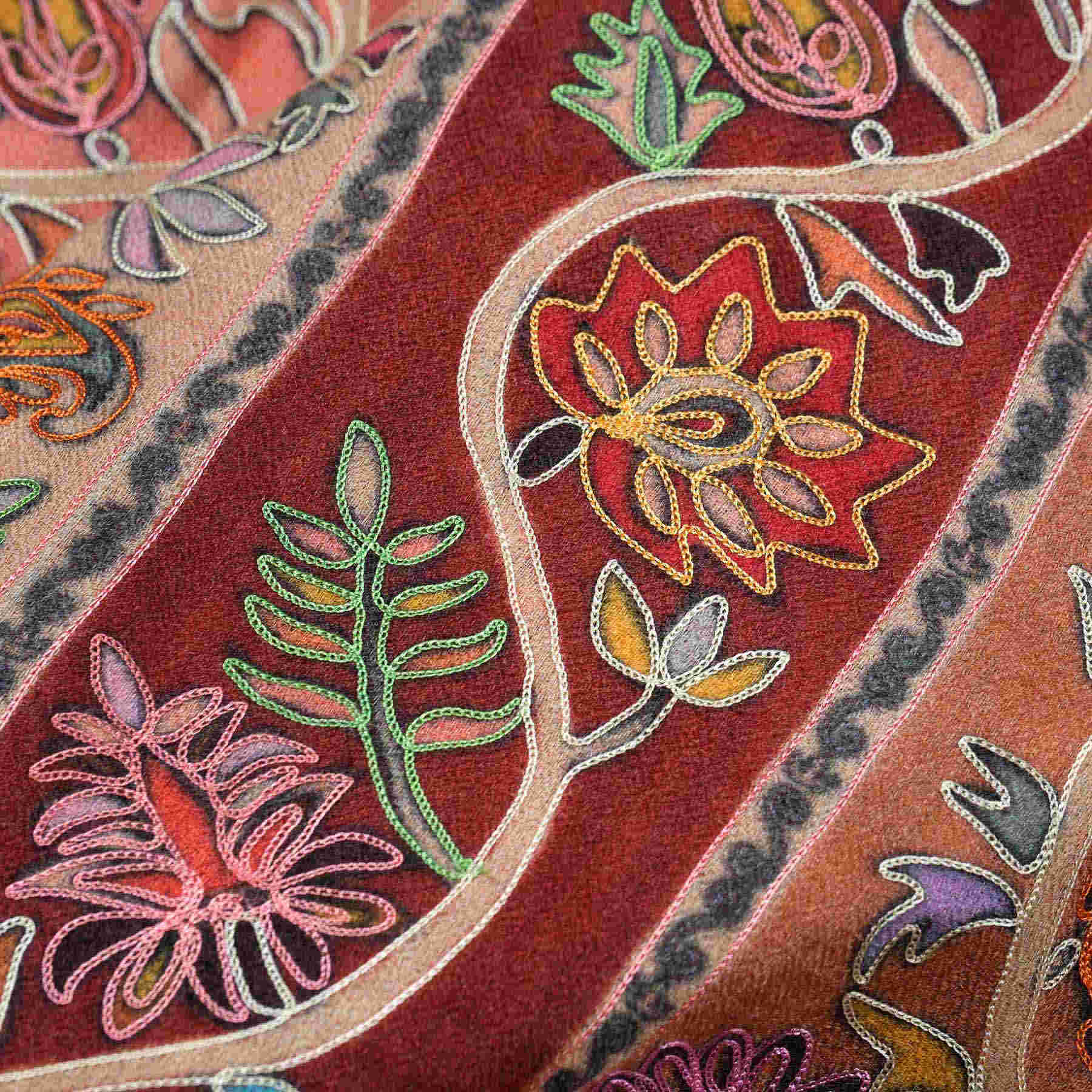 Meditationstuch Schal aus Feinwolle und seide Blumenranke