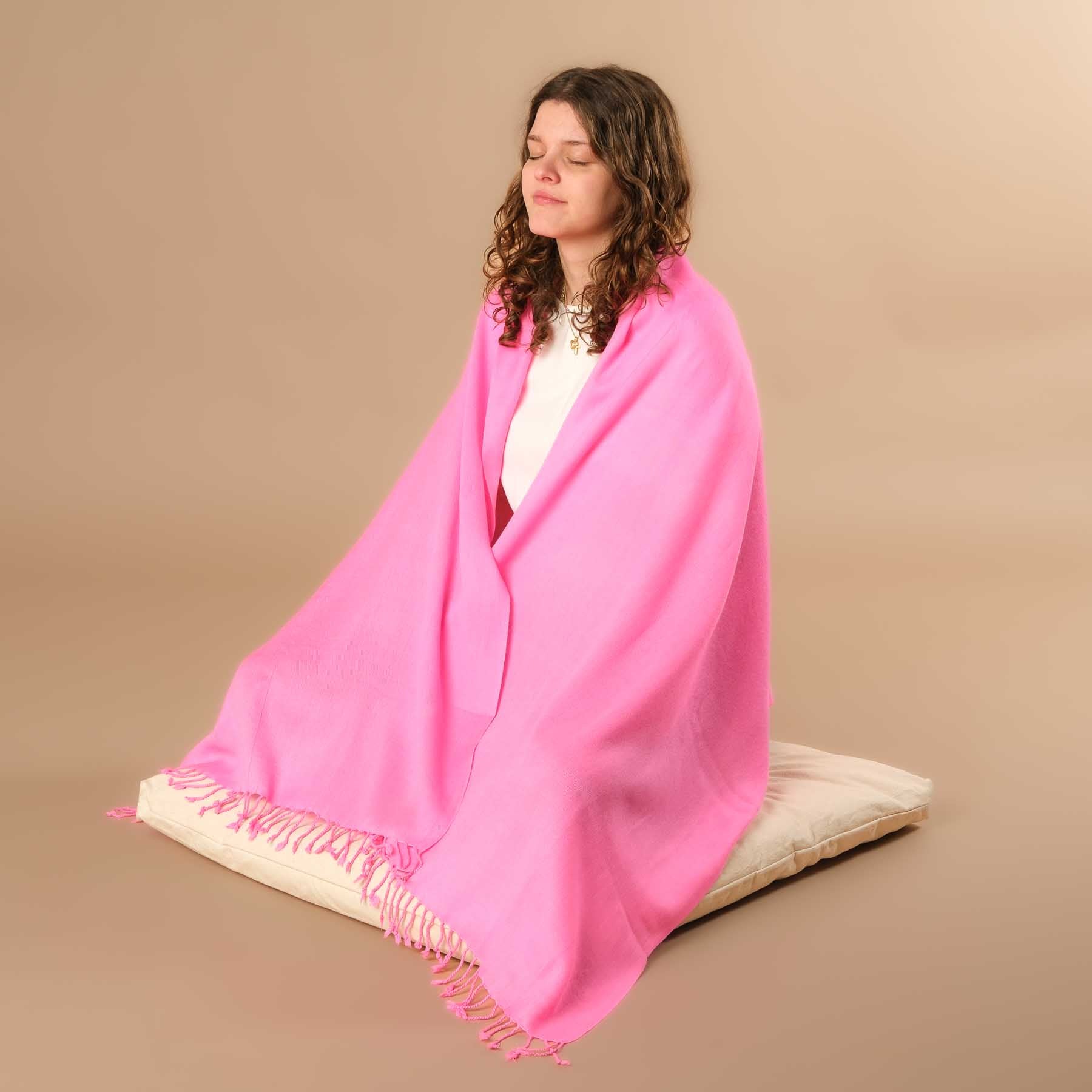 Meditationstuch Schal Merino Wolle uni pink