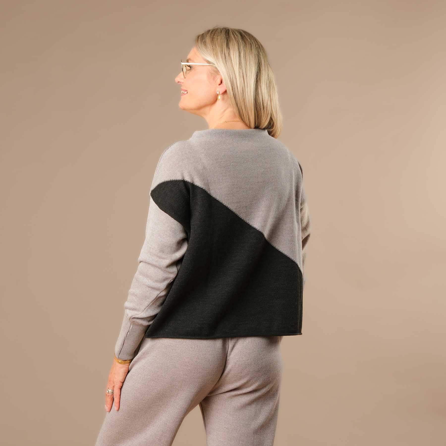 Merino Pullover Color Block Damen in der Schweiz hergestellt beige anthrazit