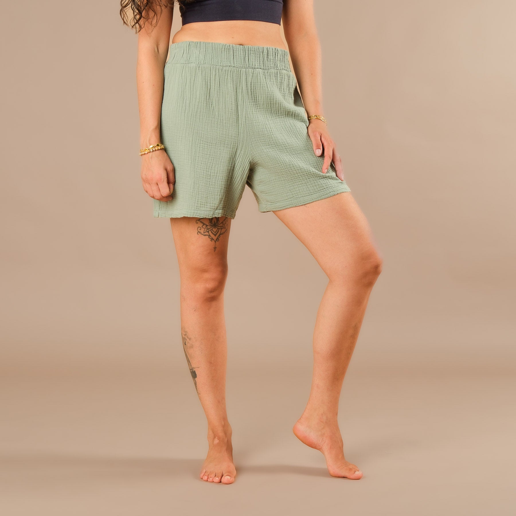 Pantaloncini leggeri in mussola da donna, verde salvia
